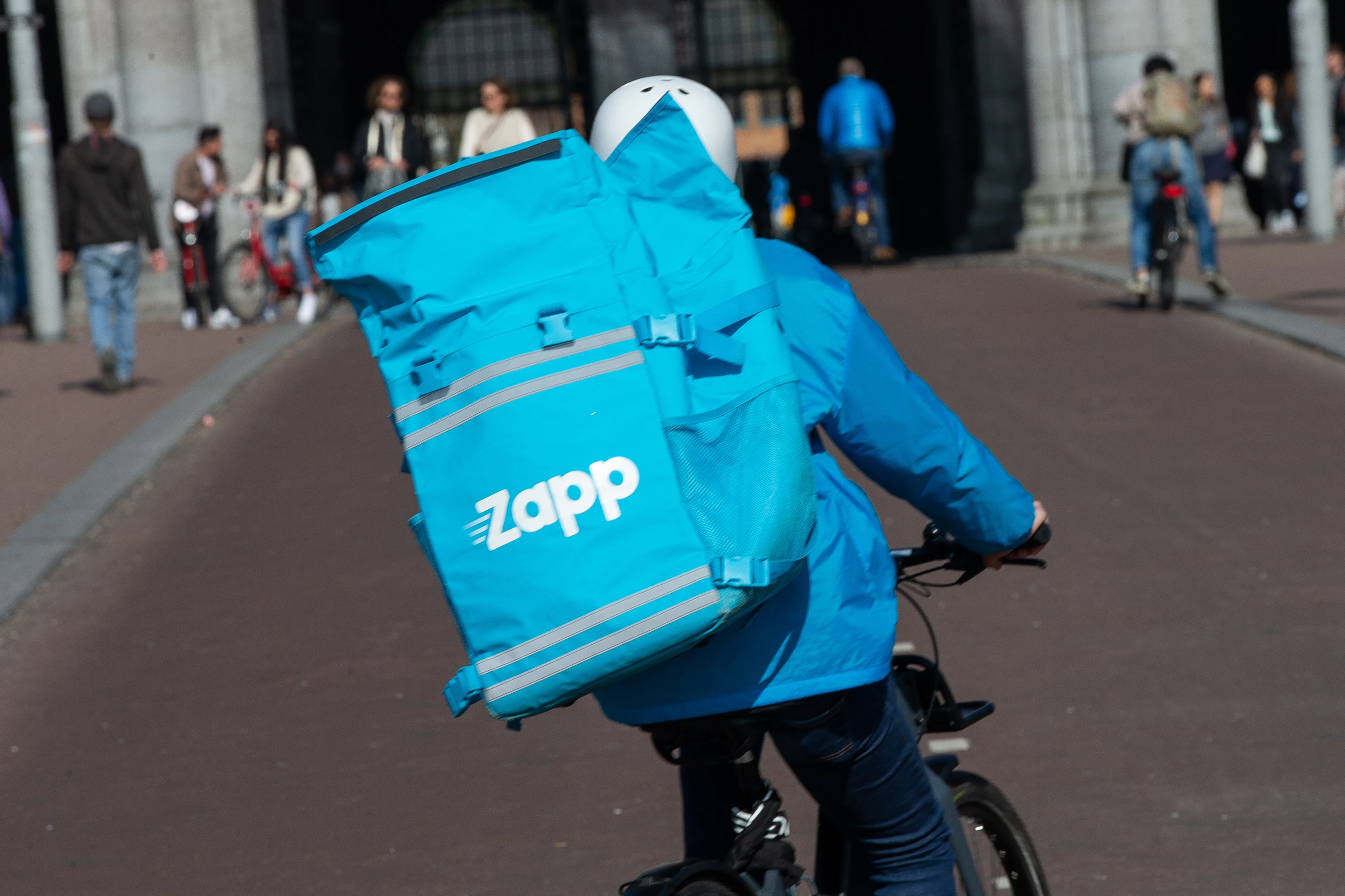 Flitsbezorger Zapp van BN'er Bas Smit moet de deuren sluiten in Amsterdam