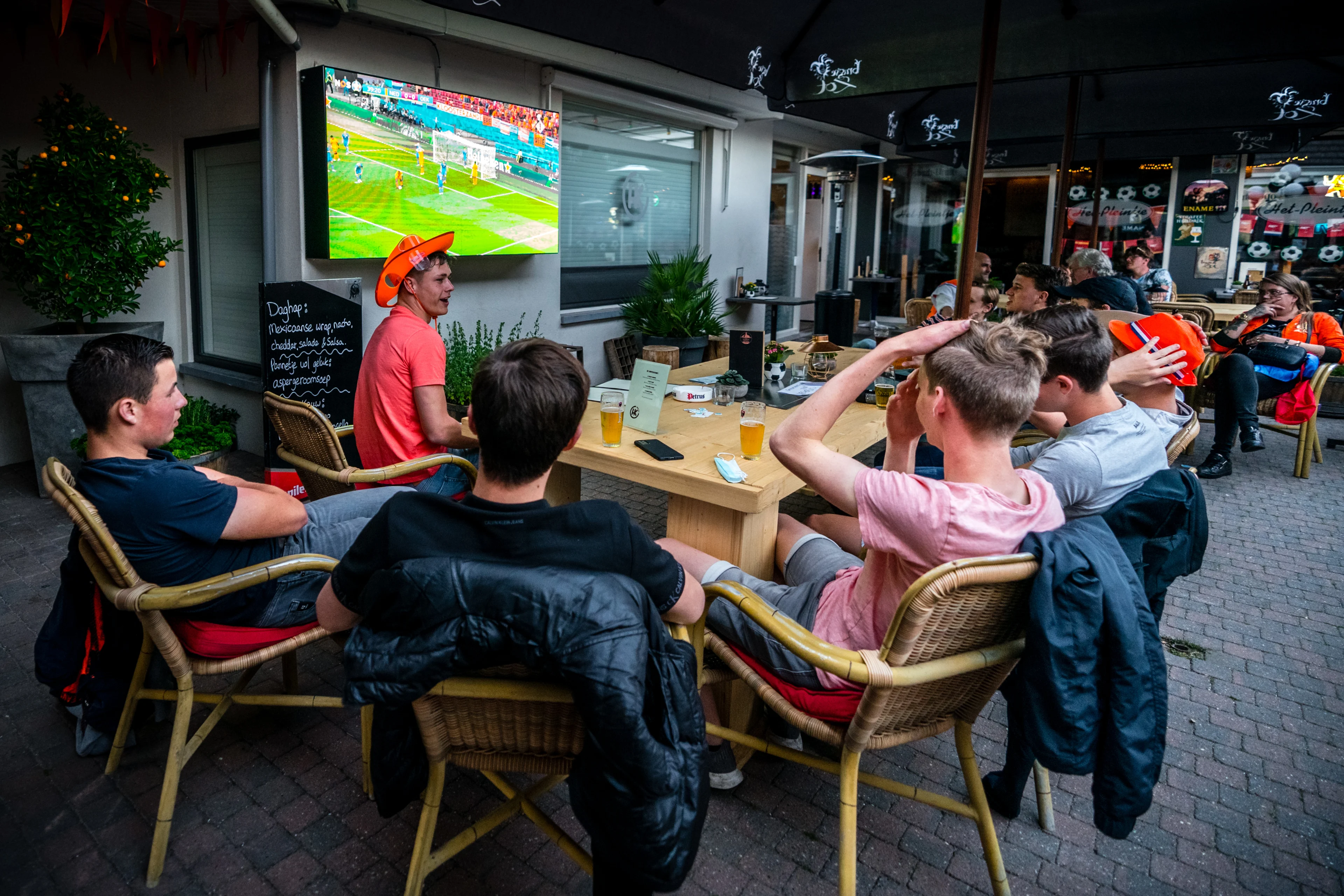 17-jarige jongen mogelijk blind aan 1 oog door vuurwerk na EK kijken