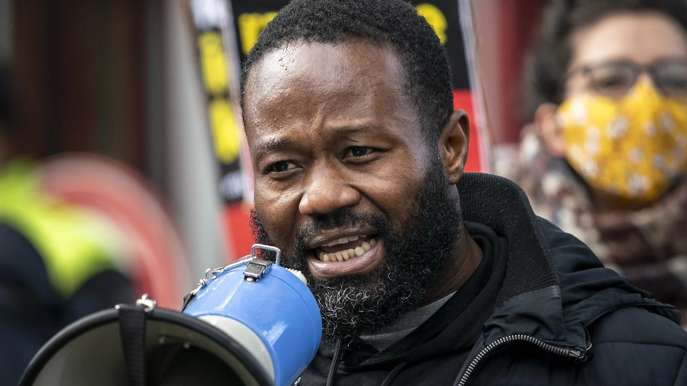 Actievoerders tegen Zwarte Piet verstoren vergadering Bunschoten