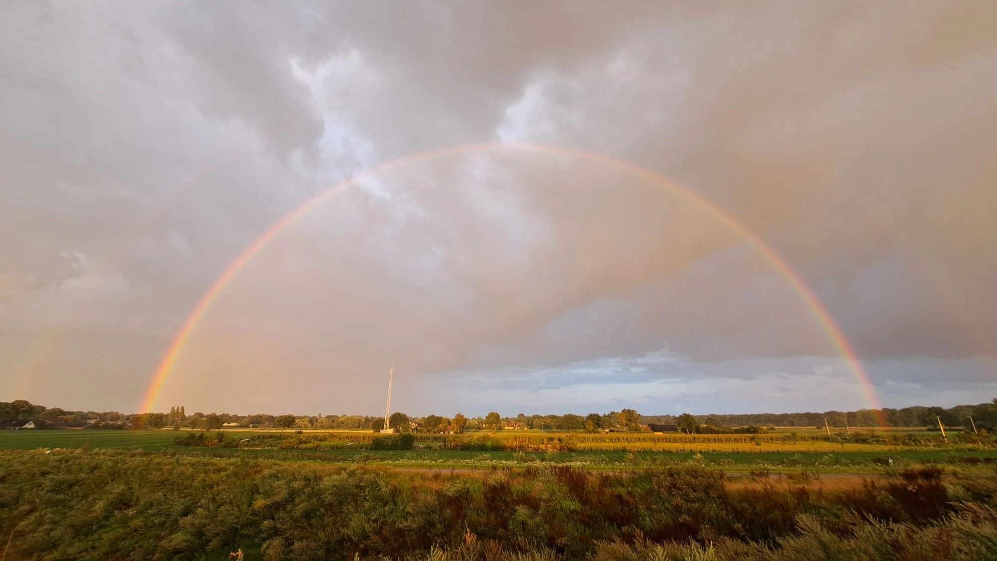 Vandaag af en toe zon, maar let op voor buien en lokaal onweer