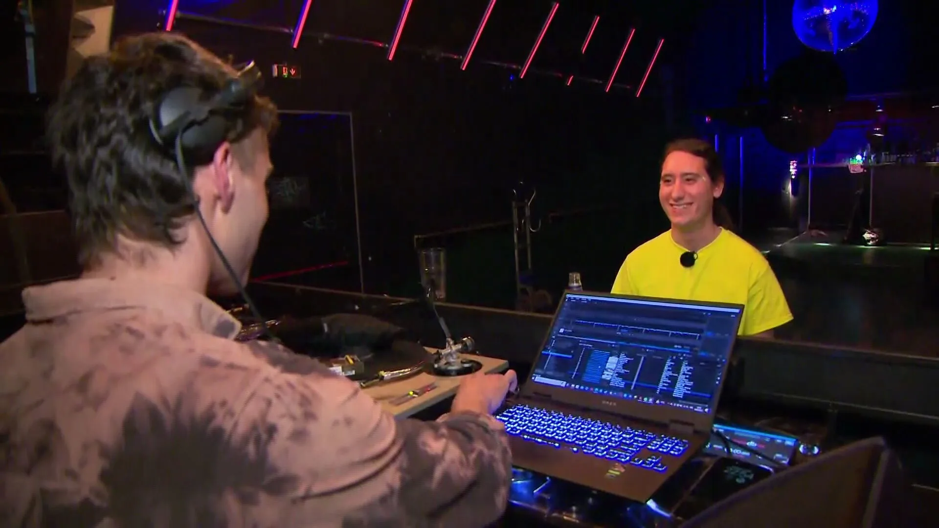 Awarenessteams voor veiliger nachtleven: floor angel Mika probeert fijne sfeer in club te waarborgen