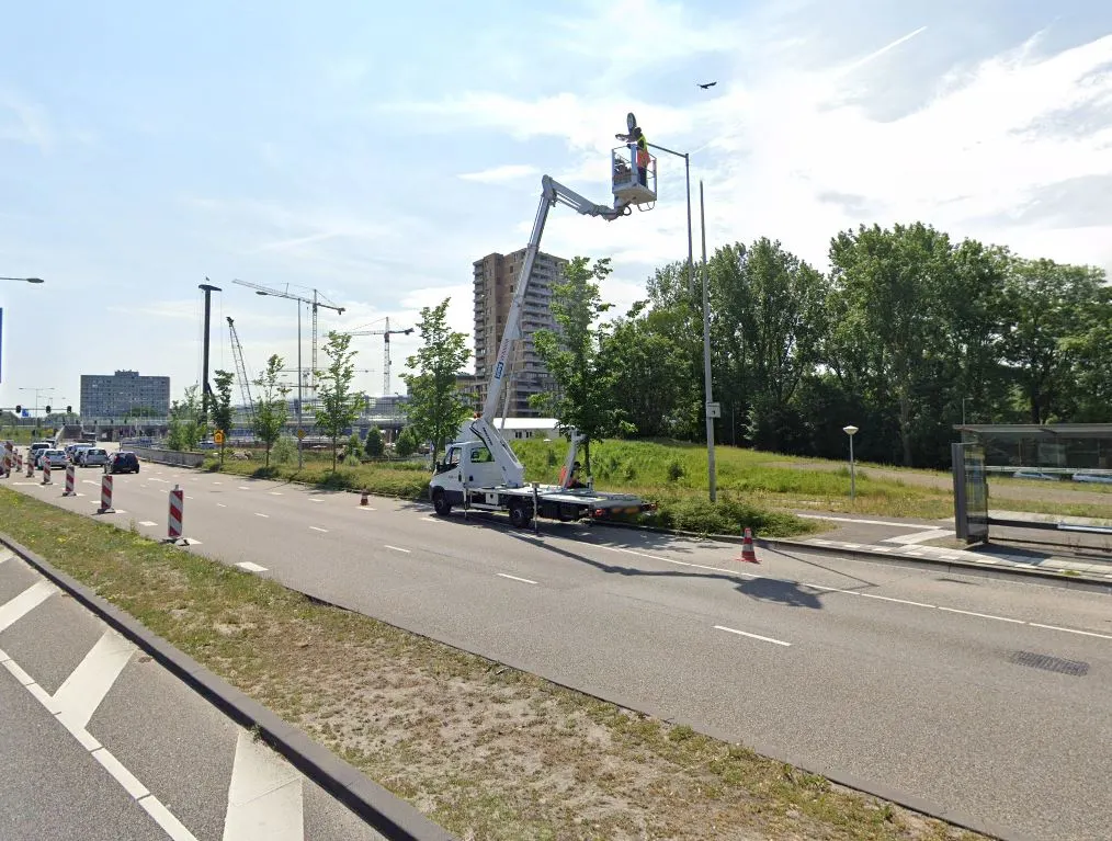 Man (65) van fiets getrapt in Amsterdam, daders ontmaskerd door video