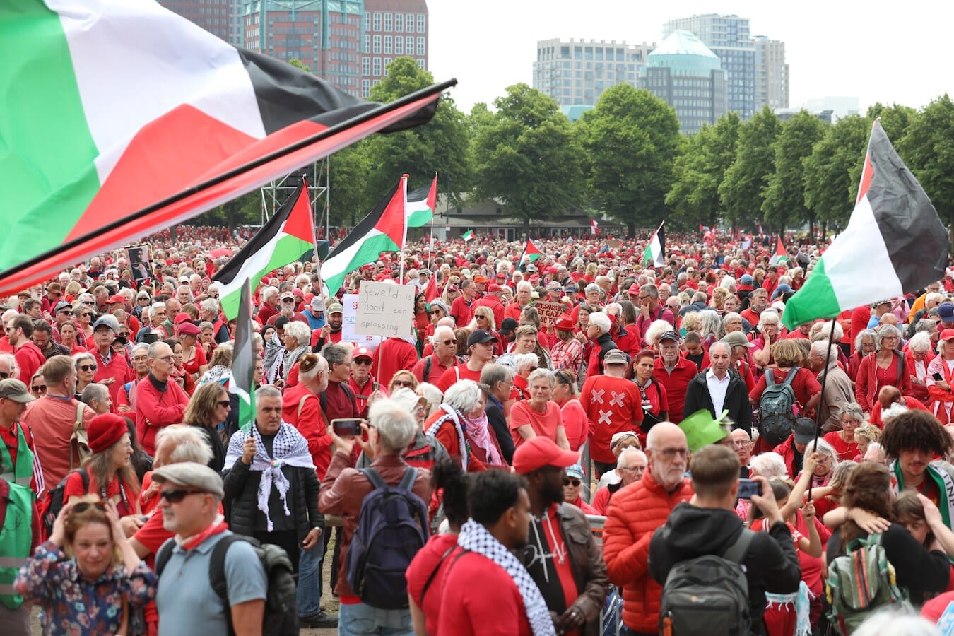 100.000 demonstranten voeren actie in Den Haag: 'Doe wat'