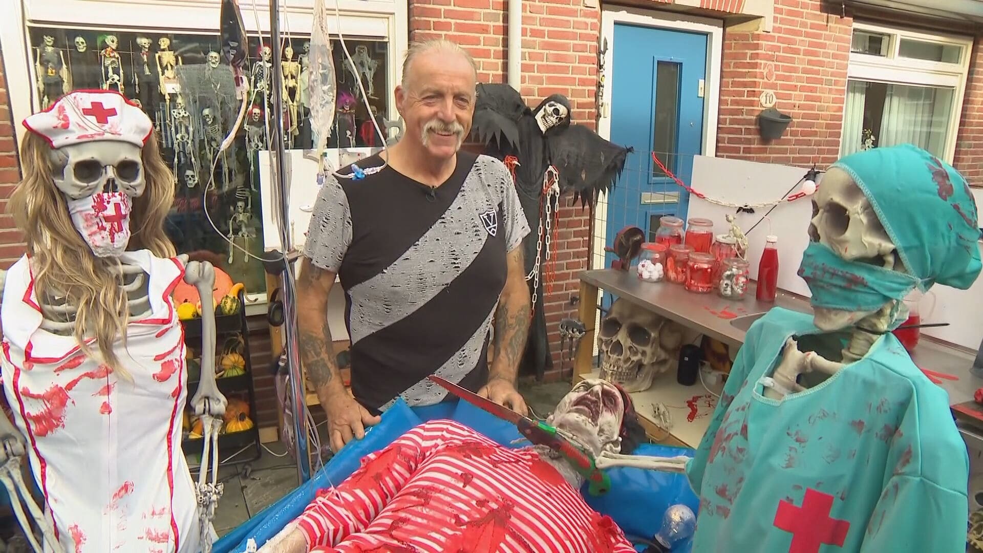 Horror in de straat: Bert uit Breda is helemaal losgegaan met zijn Halloweentuin