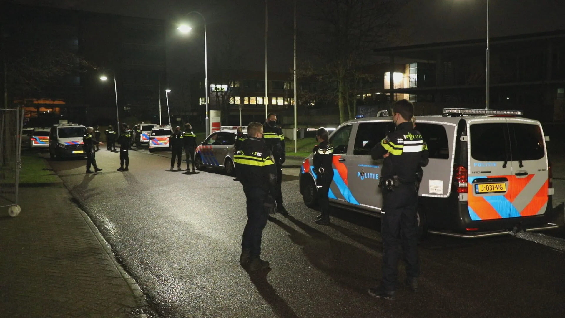 Politie maakt einde aan illegaal feestje in Hoofddorp met 'ruim honderd bezoekers'