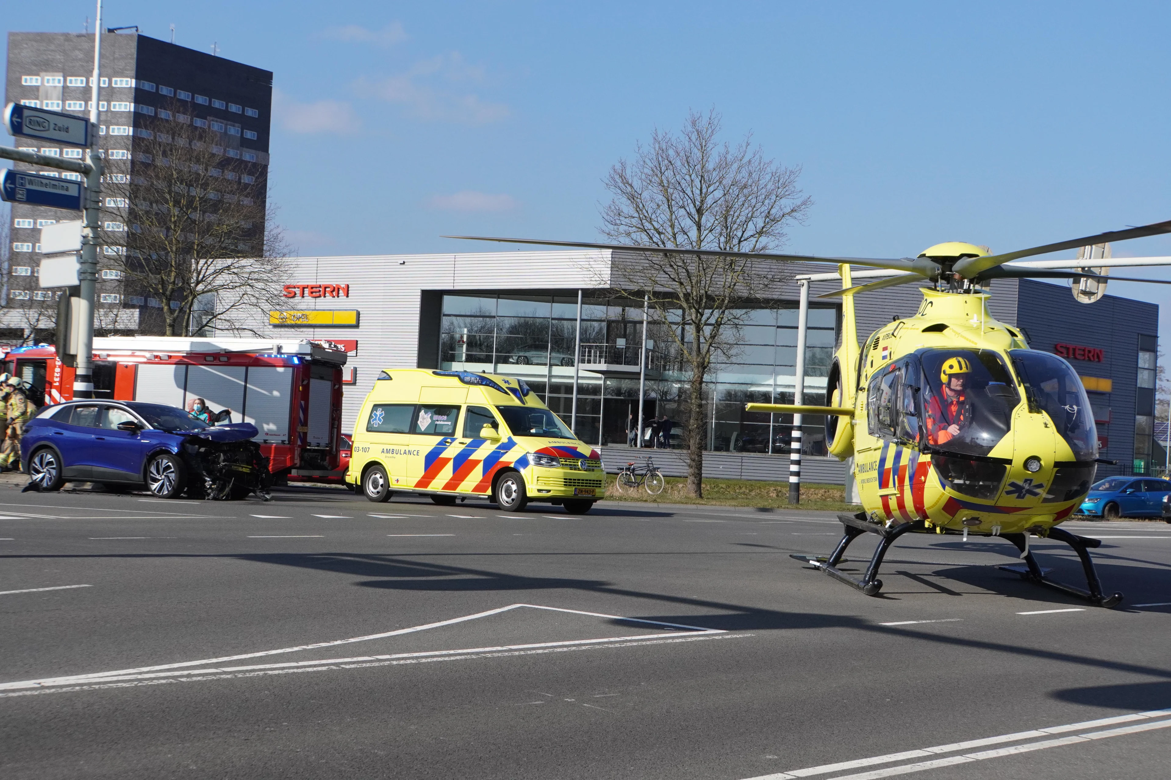 Twee kinderen gewond bij botsing, zeker één kind uit de wagen geslingerd door de klap