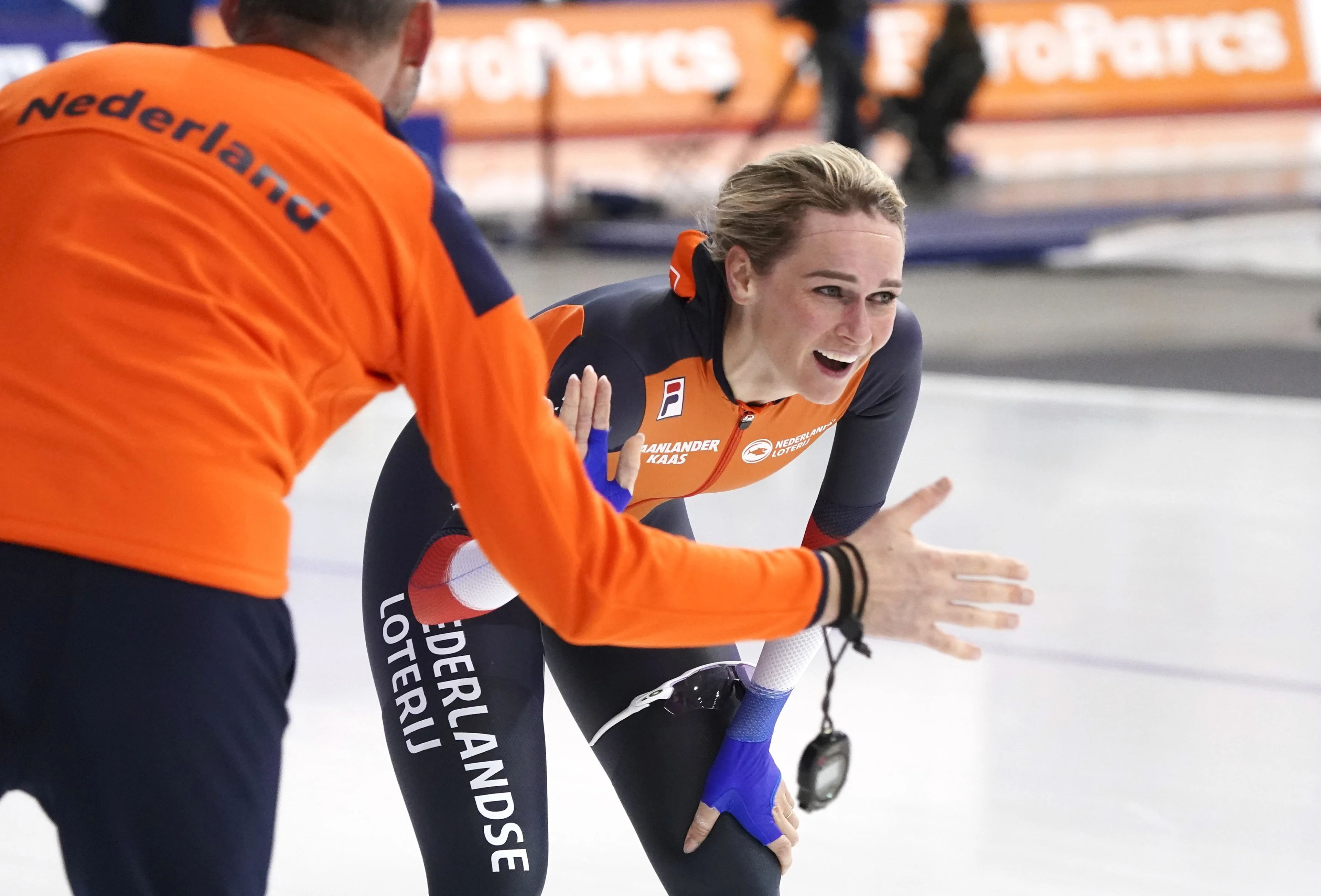 Laatste ronde: schaatskoningin Schouten neemt in bomvol Thialf afscheid van fans