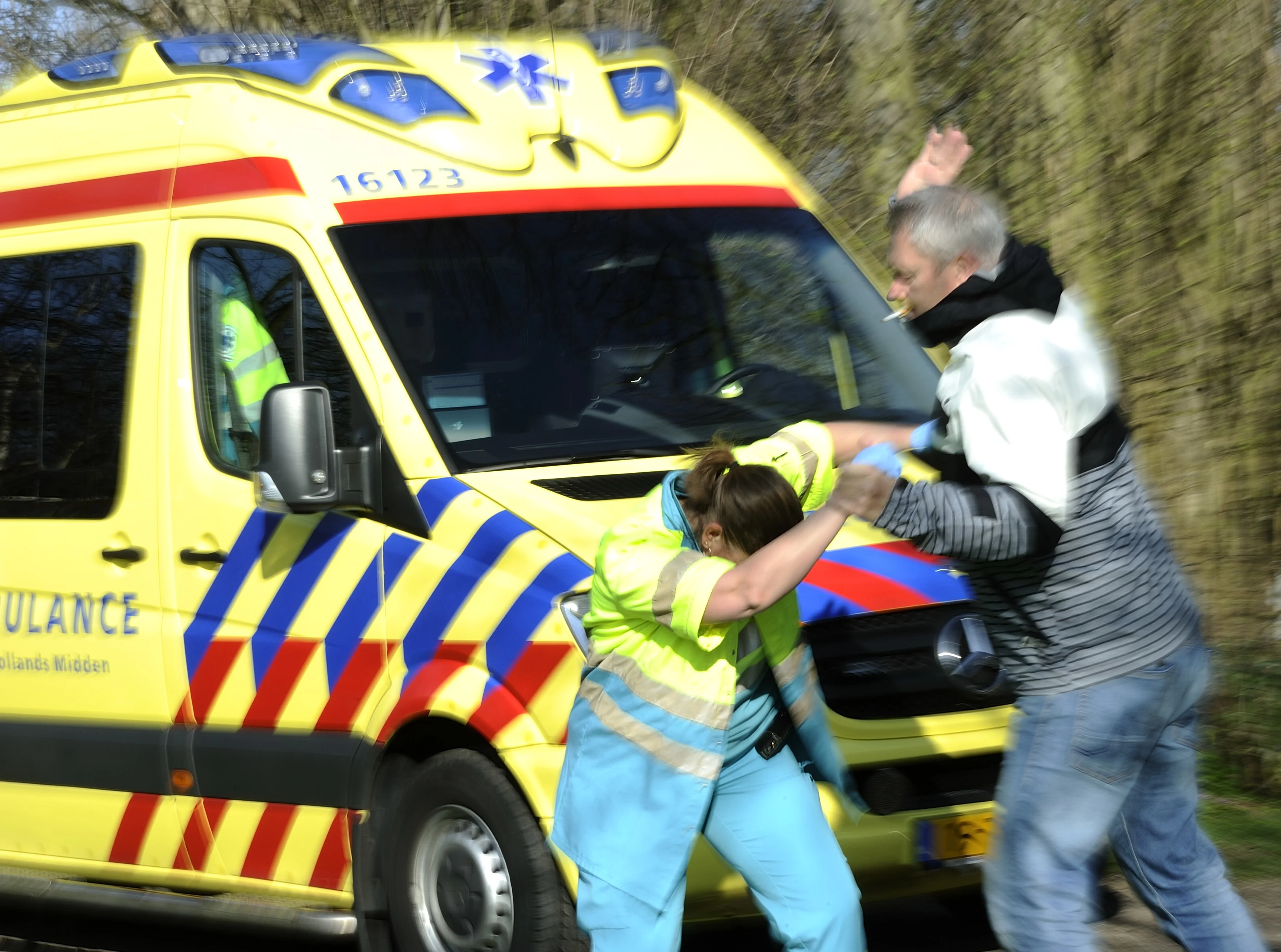 Geweld tegen portiers loopt de spuigaten uit, zij luiden daarom de noodklok