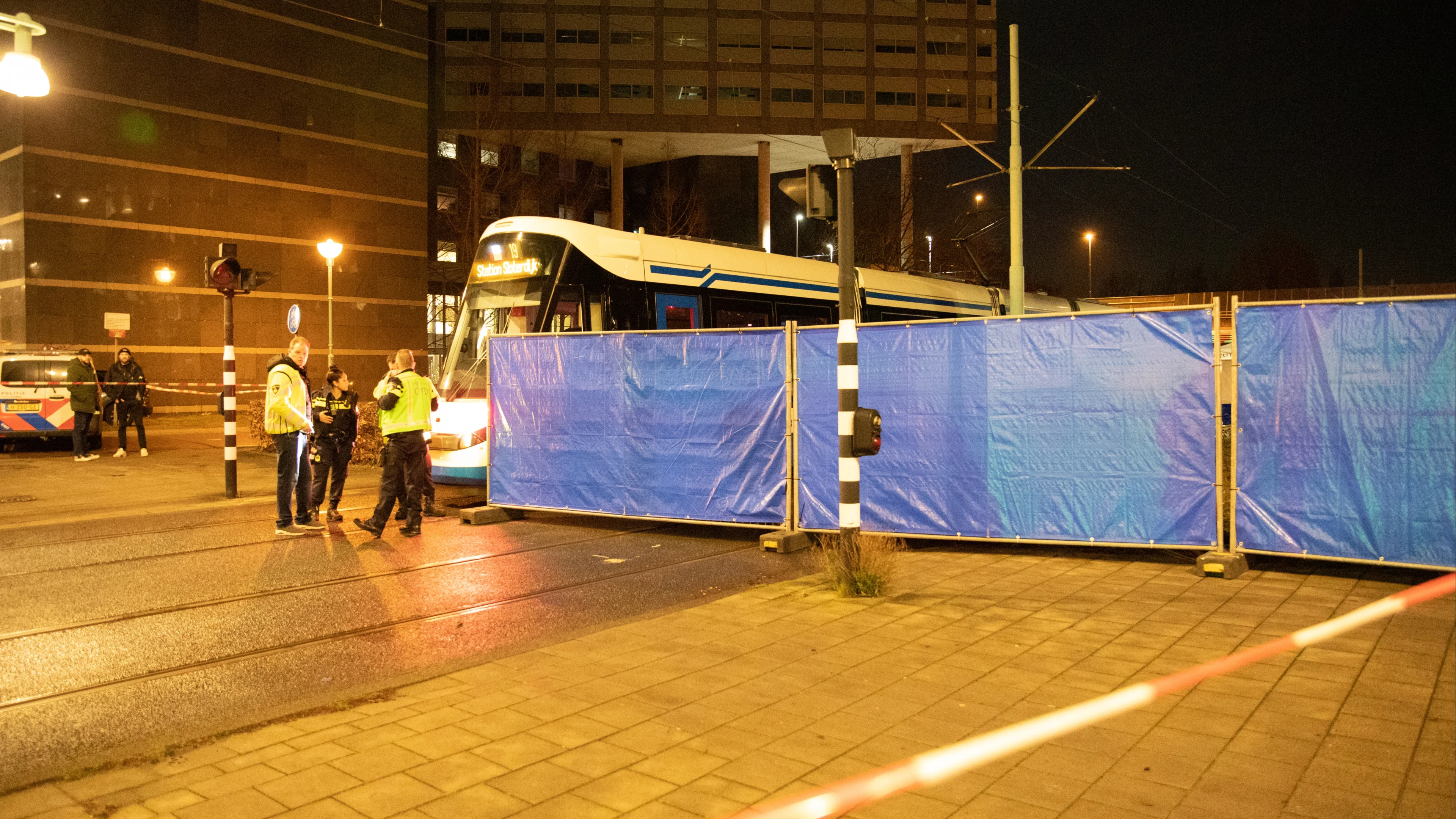 Voetganger (29) overleden na ongeval met tram in Amsterdam