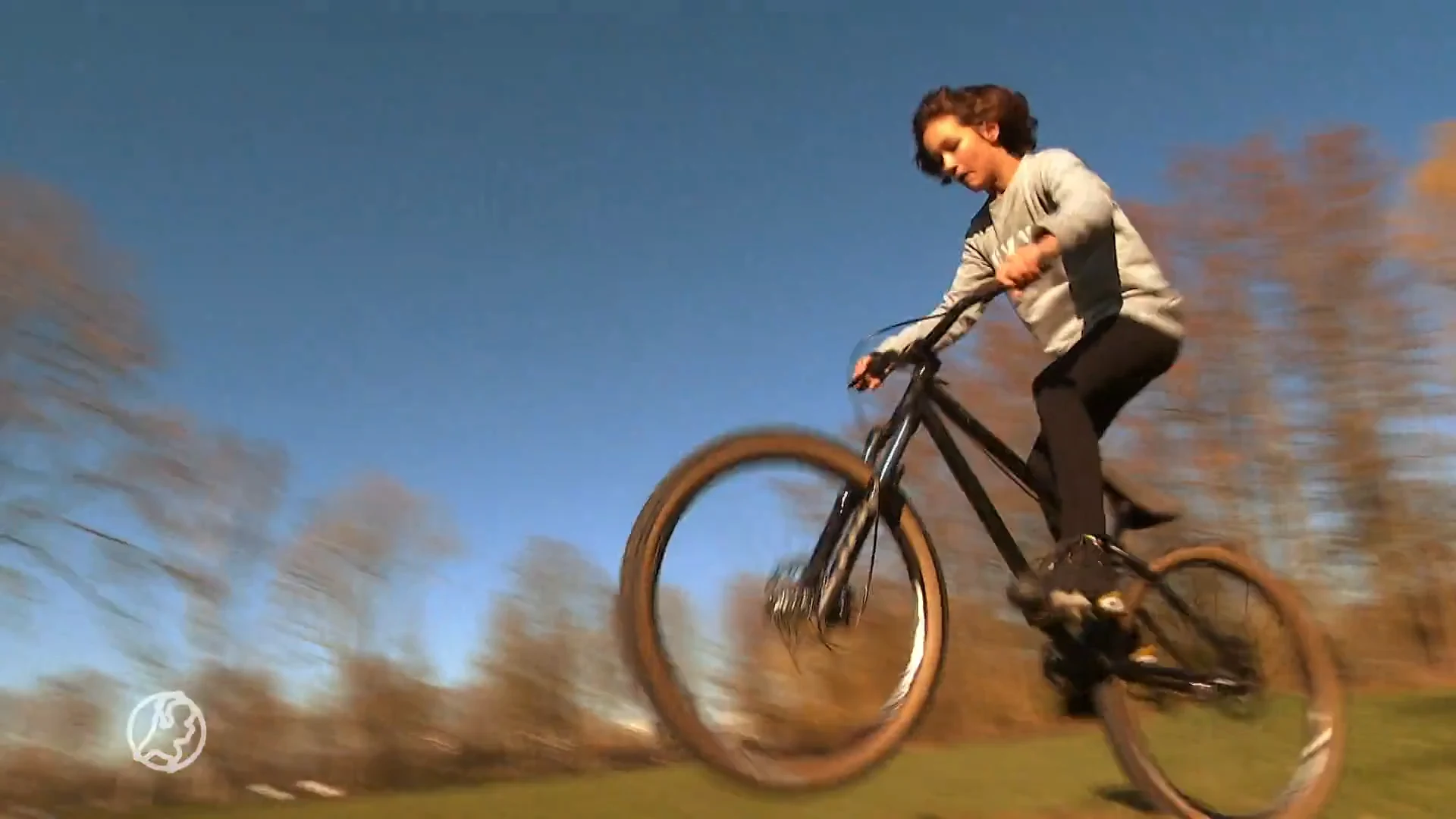 Broertjes sparen ongeëvenaarde crossbaan bij elkaar en eren Bibian Mentel