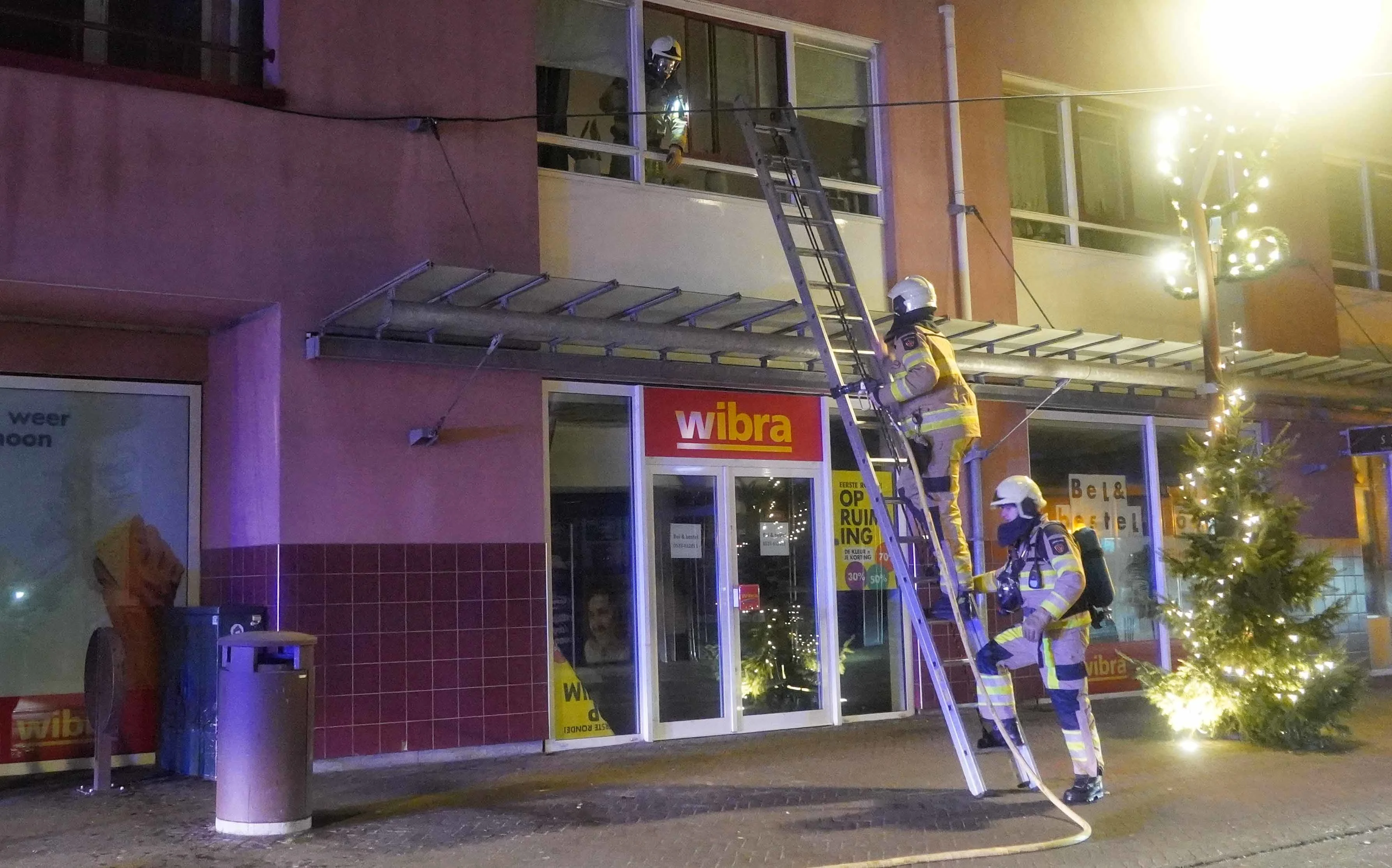 Explosie in appartementencomplex Dedemsvaart, slachtoffer met brandwonden naar ziekenhuis