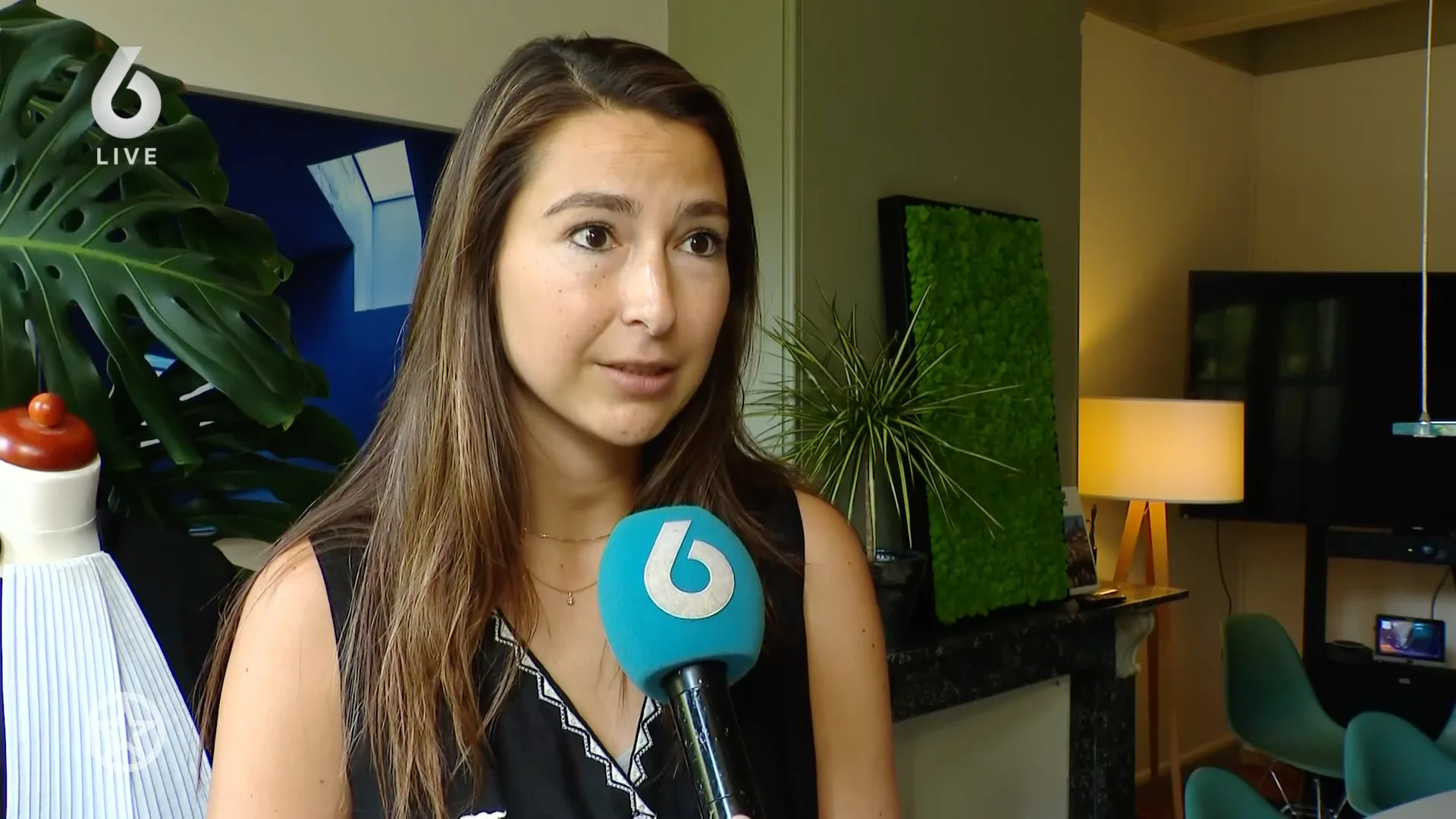 Douwe Bob sleept Yeşilgöz voor de rechter