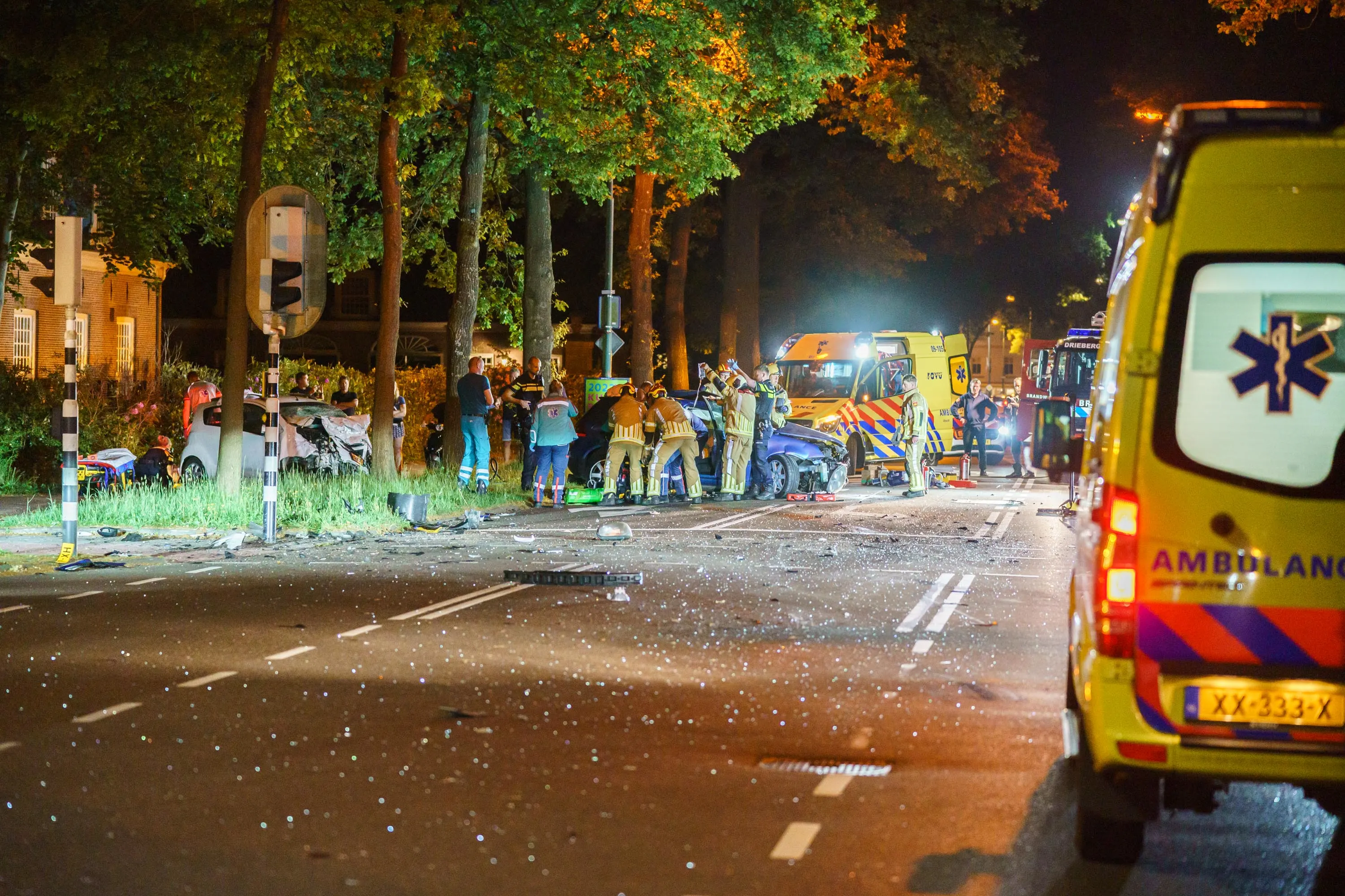 Twee gewonden bij frontale botsing op kruising in Driebergen