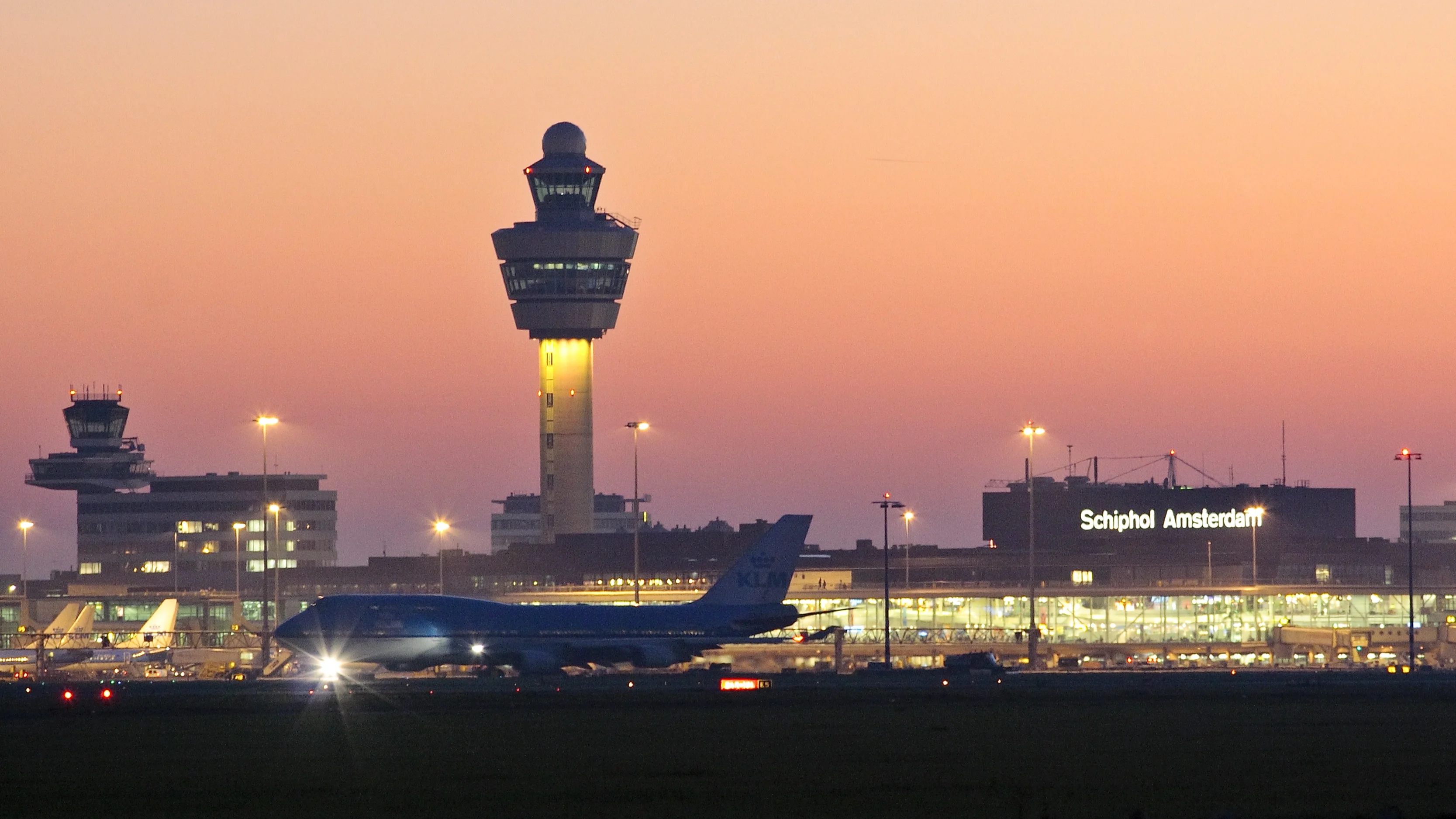Rechter verbiedt 24-uursstaking KLM-personeel op Schiphol