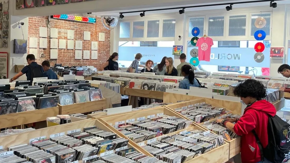 Steeds meer jonge klanten naar platenzaken: 'Verzamelaars van de toekomst'