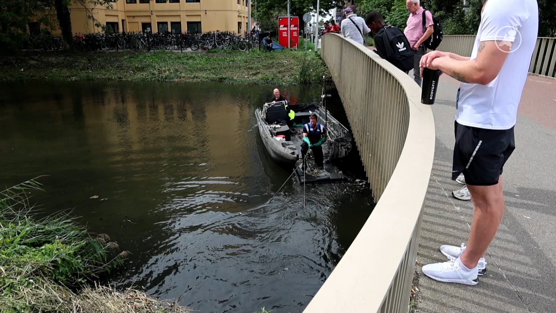Zoektocht in water bij COA-pand in Amsterdam