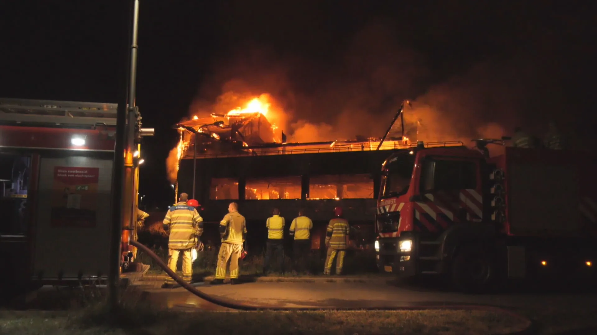 Grote brand legt wegrestaurant in Almere in de as