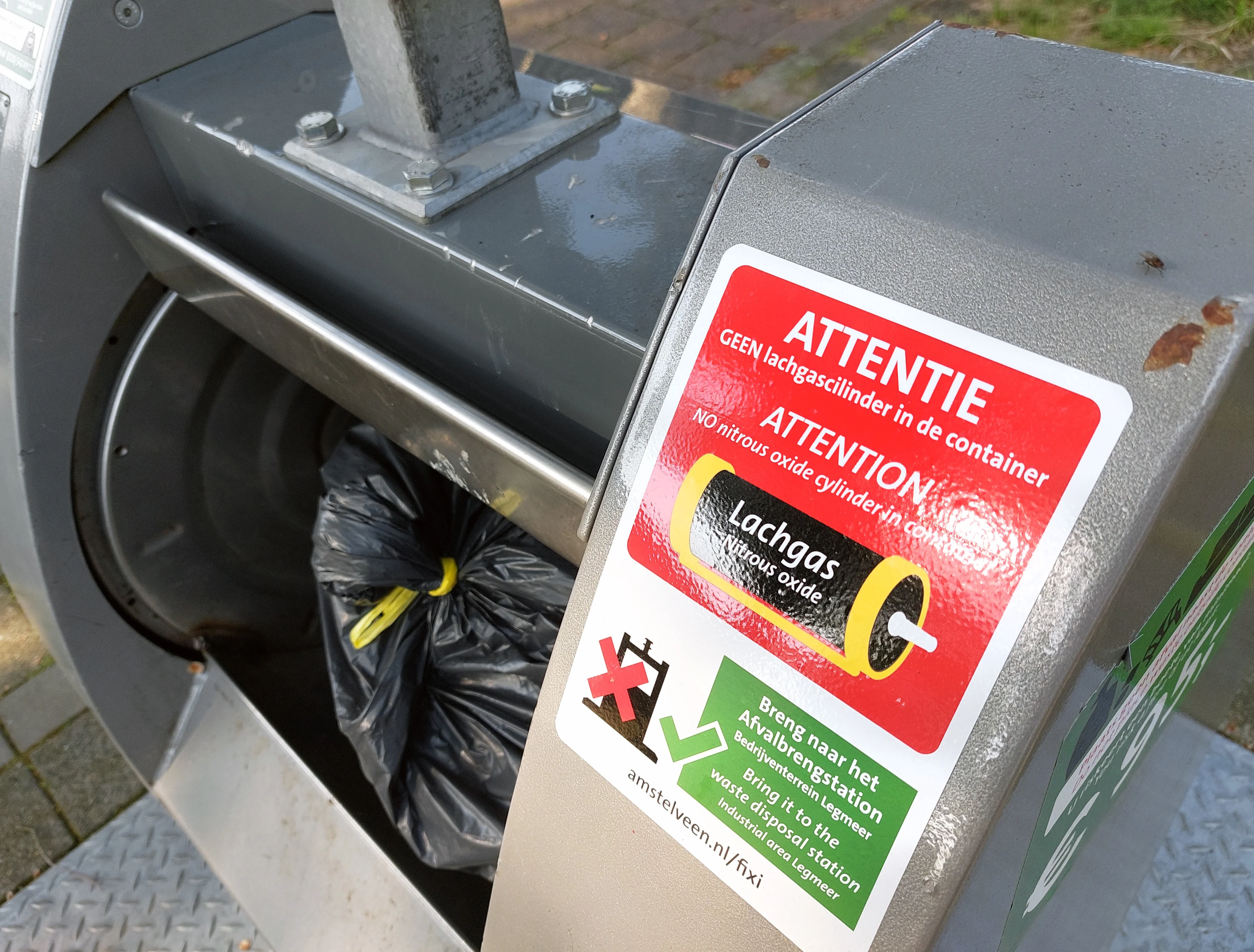 Gemeenten zijn vermogen kwijt door lachgasgebruikers: afvalstoffenbelasting stijgt