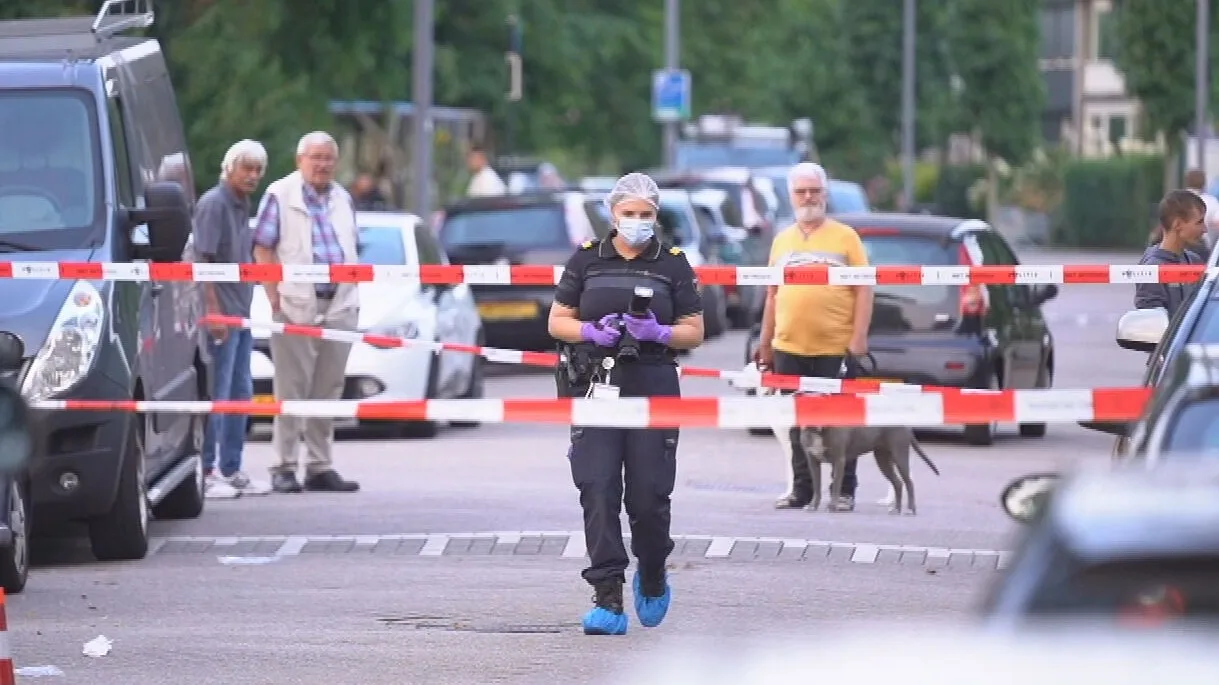 Neergeschoten man in Rotterdam is 27, dader van circa 15 jaar oud gezocht