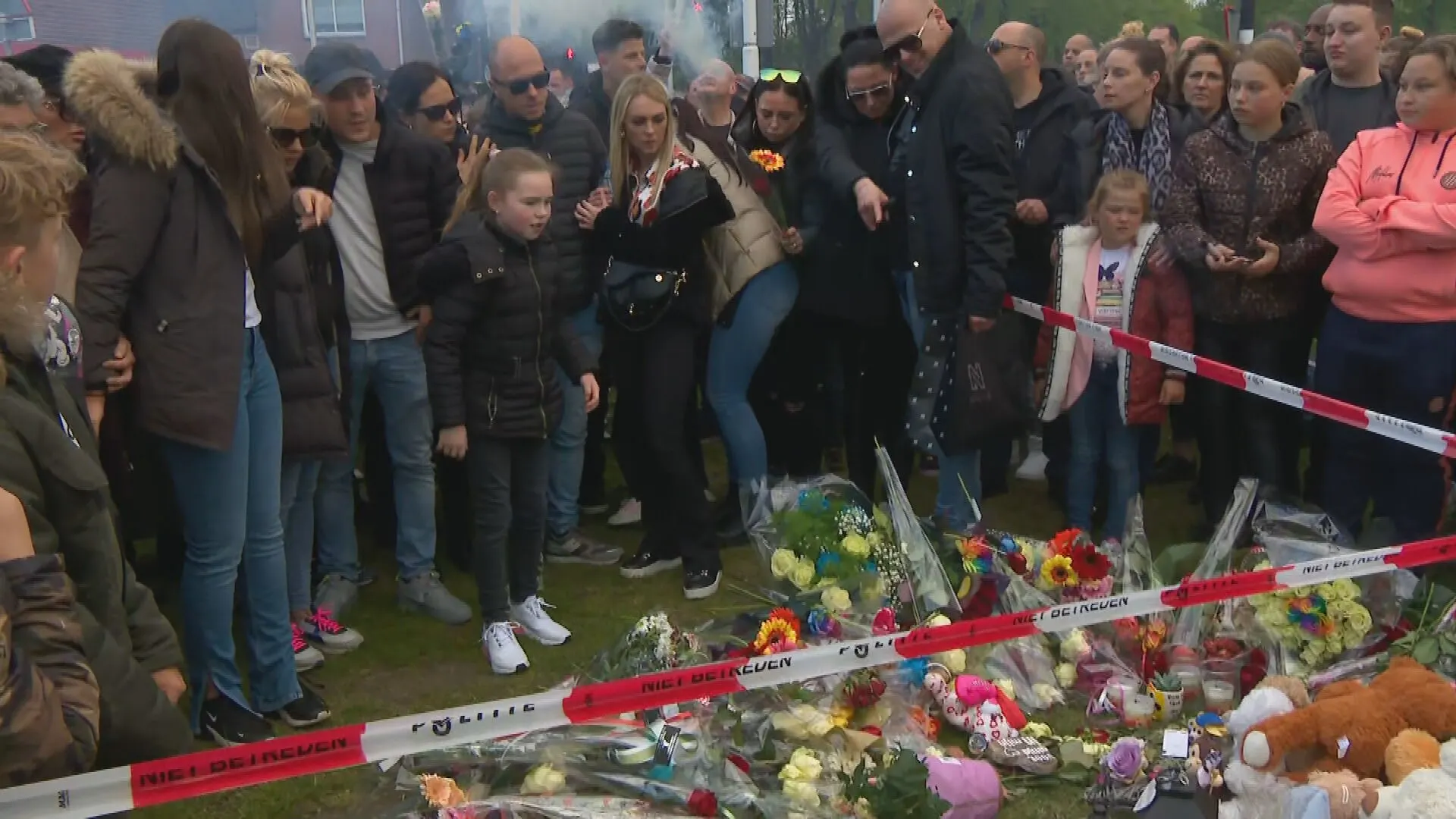 Honderden mensen lopen mee in stille tocht voor verongelukte Jayden (12)