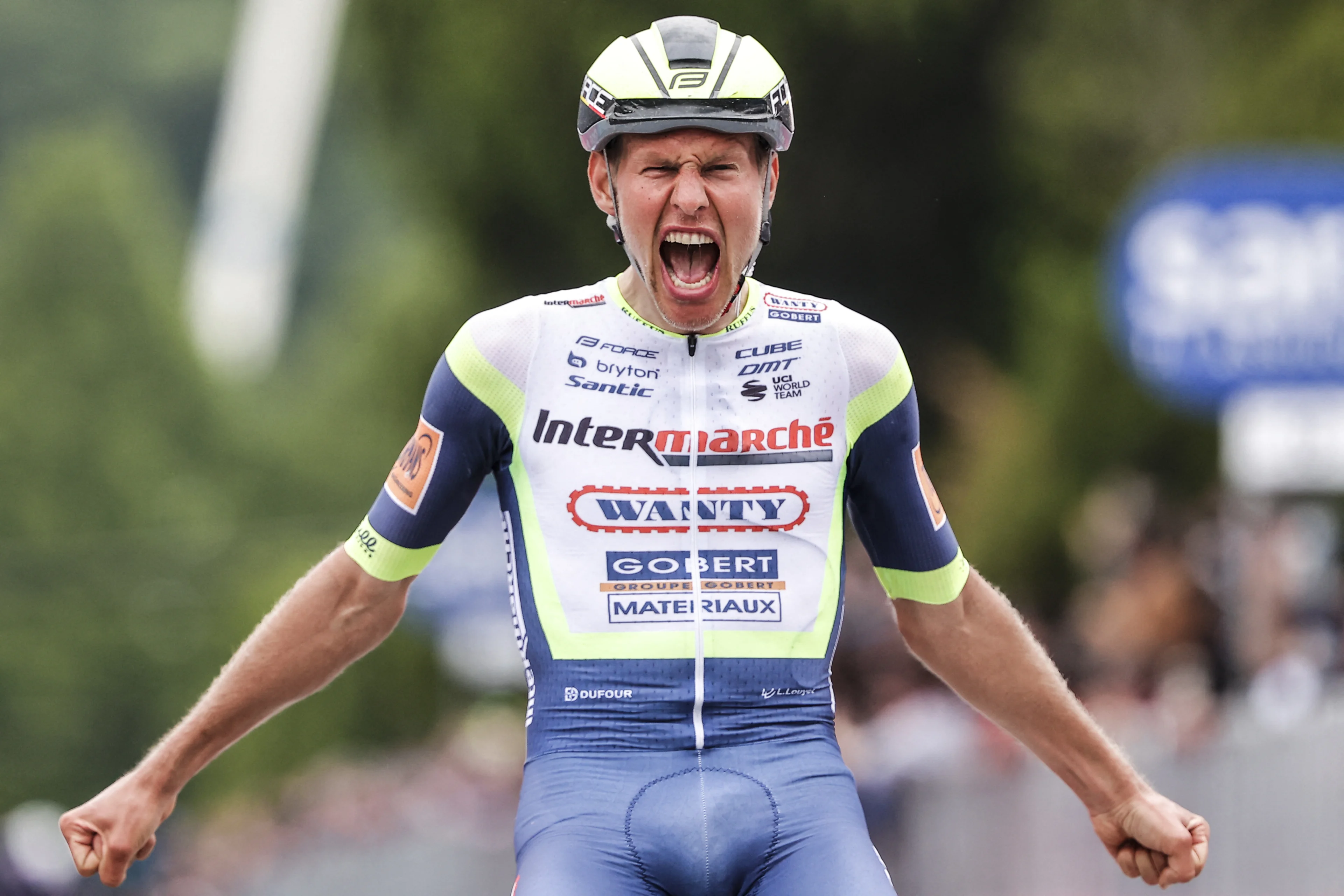 Nederlandse wielrenner Van der Hoorn wint derde etappe Giro
