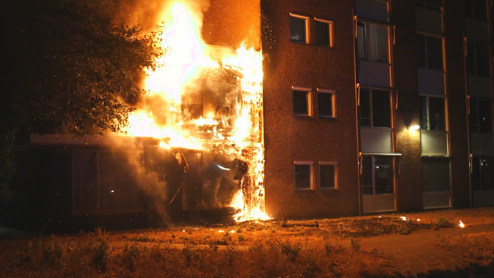 Drie appartementen onbewoonbaar na grote brand in zorginstelling Meppel