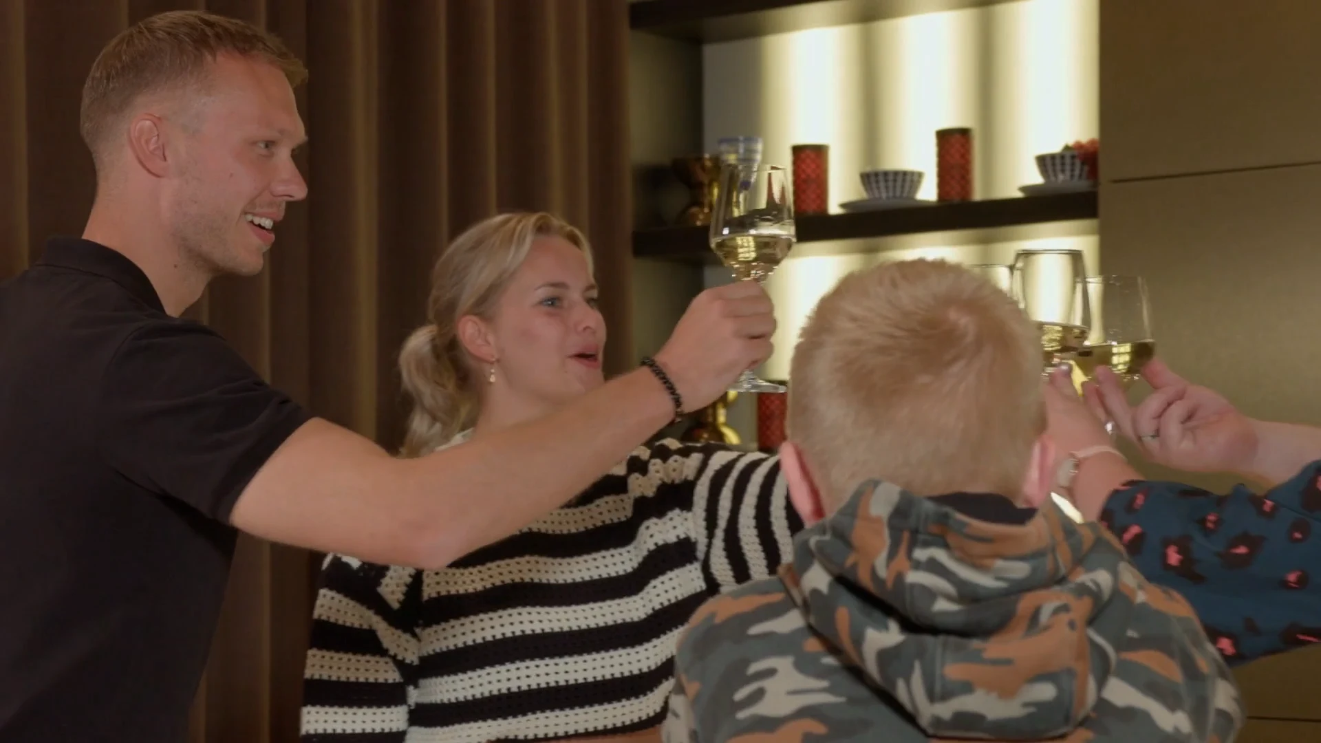 Anna manifesteert rijkdom in Steenrijk, Straatarm: 'Dit is voor jullie ook mogelijk'