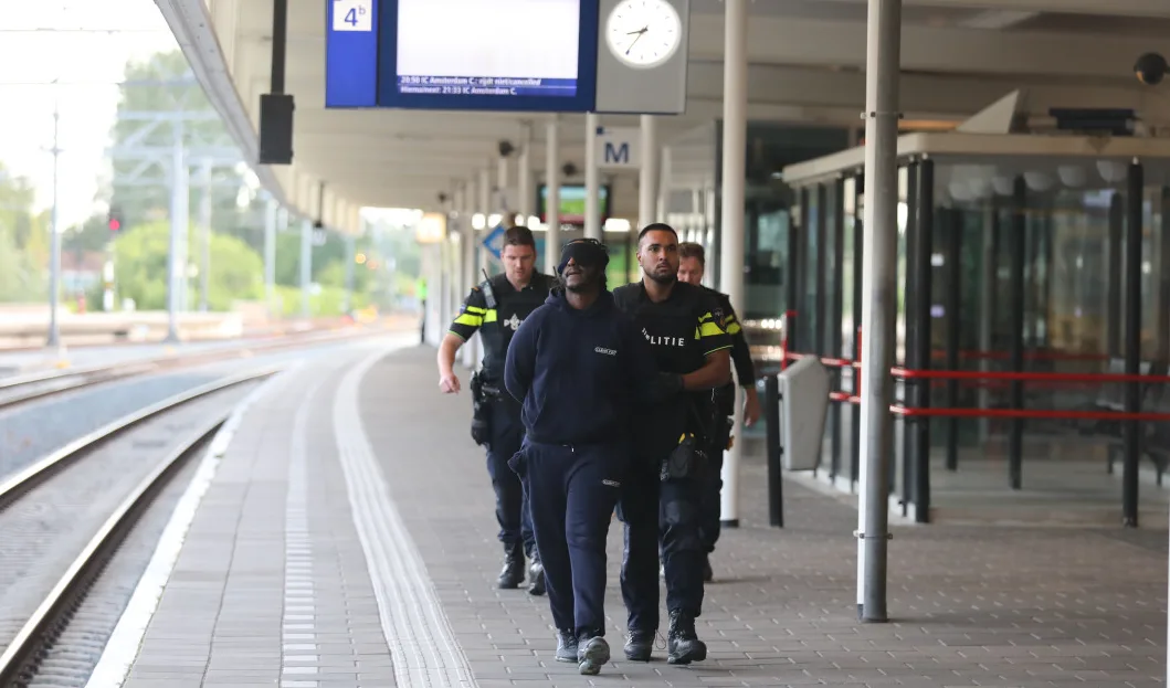 Arrestatie op station Leiden Centraal, perrons leeggehaald om mogelijk gewapende man