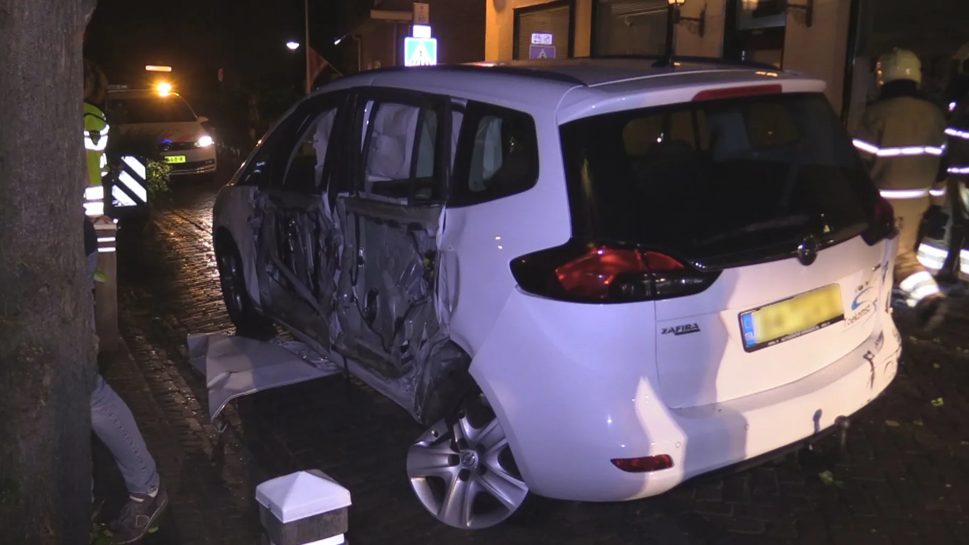 Jonge joyrider (16) richt ravage aan in dorpskern Esch