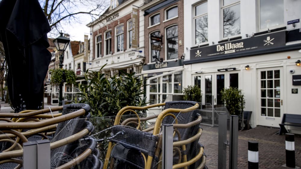 Grapperhaus: horeca-ondernemer is zelf verantwoordelijk voor 1,5 meter