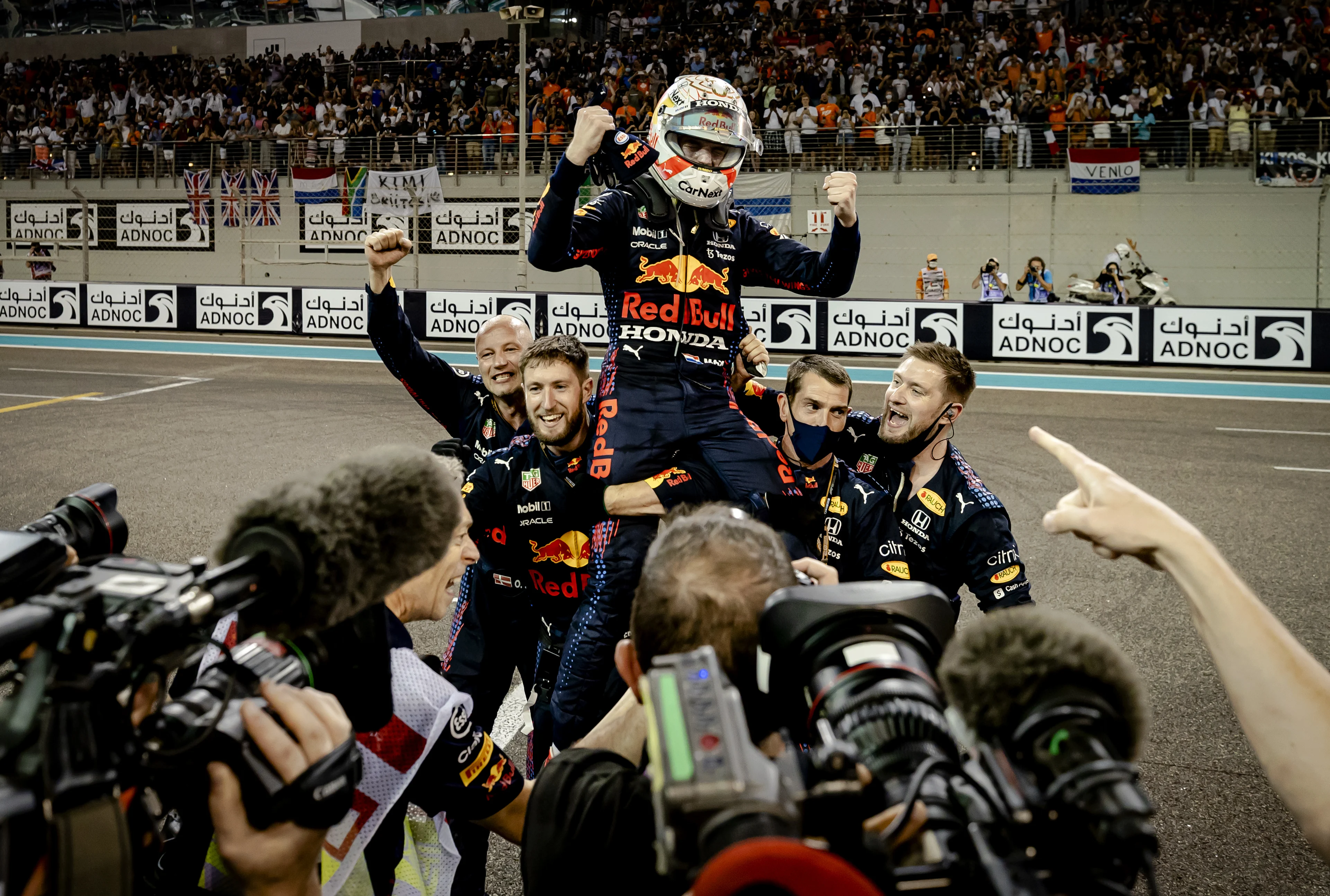 Protesten Mercedes afgewezen, Max Verstappen blijft wereldkampioen