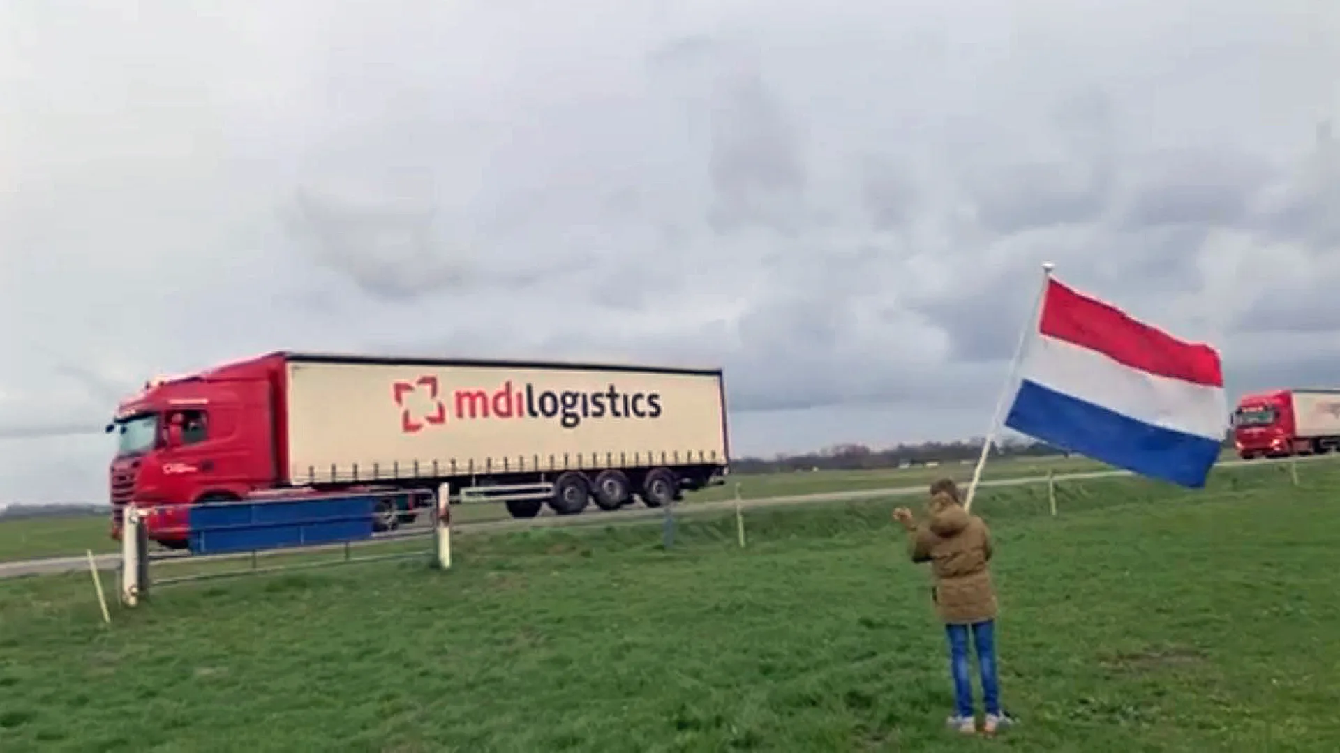 Bart (10) mag zijn ouders niet zien tijdens coronacrisis, behalve als papa langsrijdt met de vrachtwagen