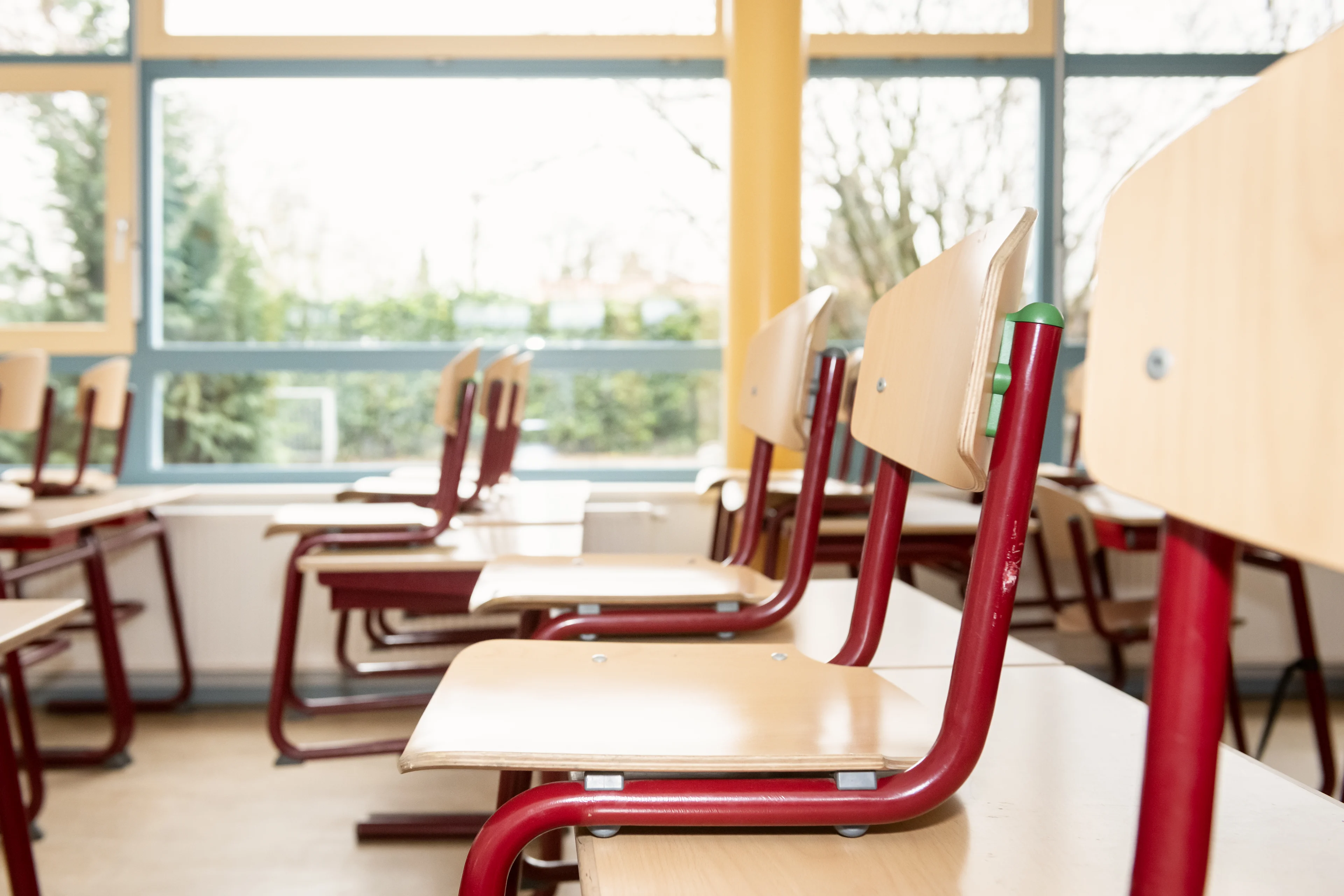 OMT-lid de Jong: 'Scholen dichthouden tot er meer duidelijkheid is over Britse coronavariant