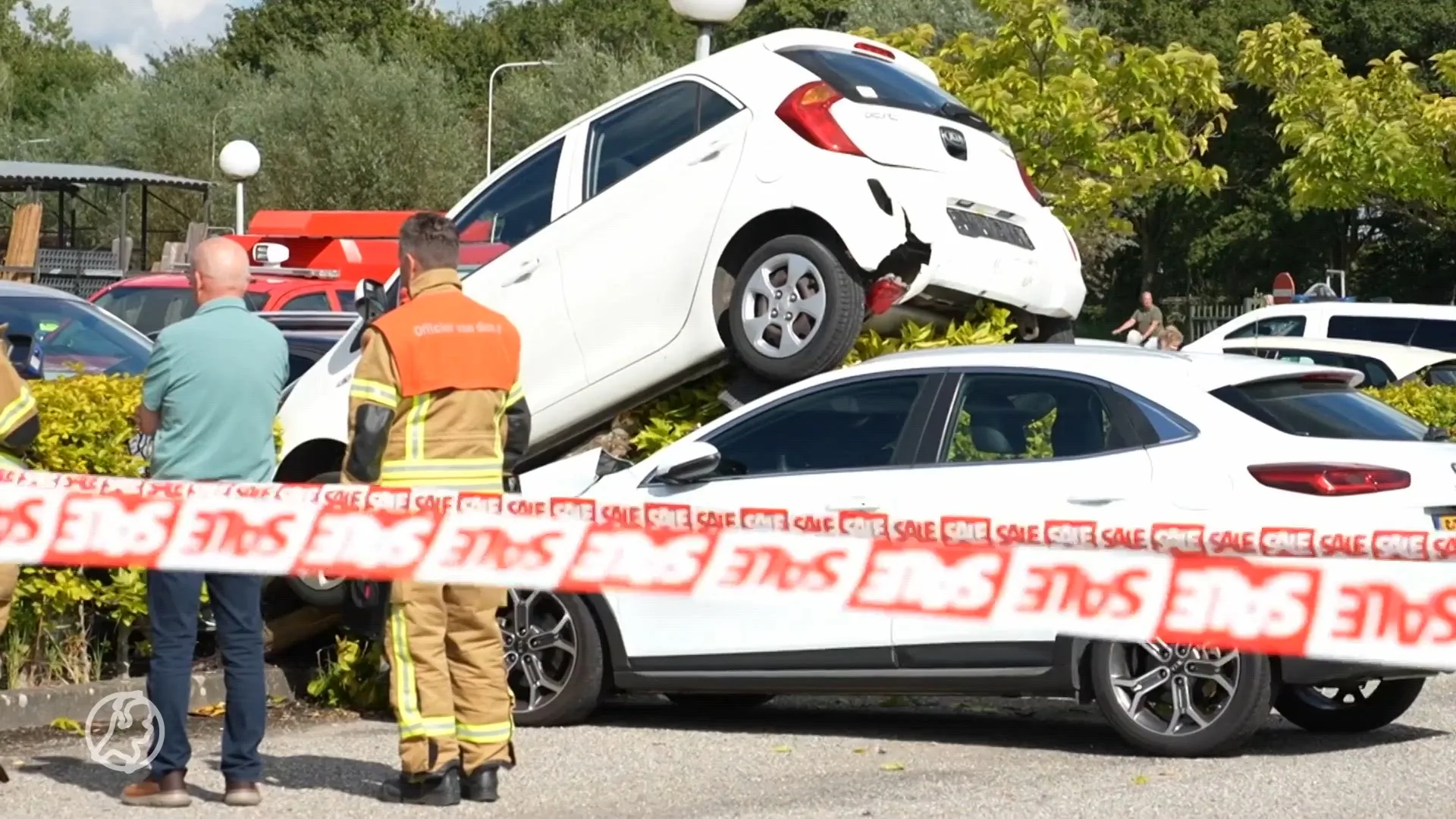 Man wordt onwel en veroorzaakt chaos op parkeerplaats in Rhoon