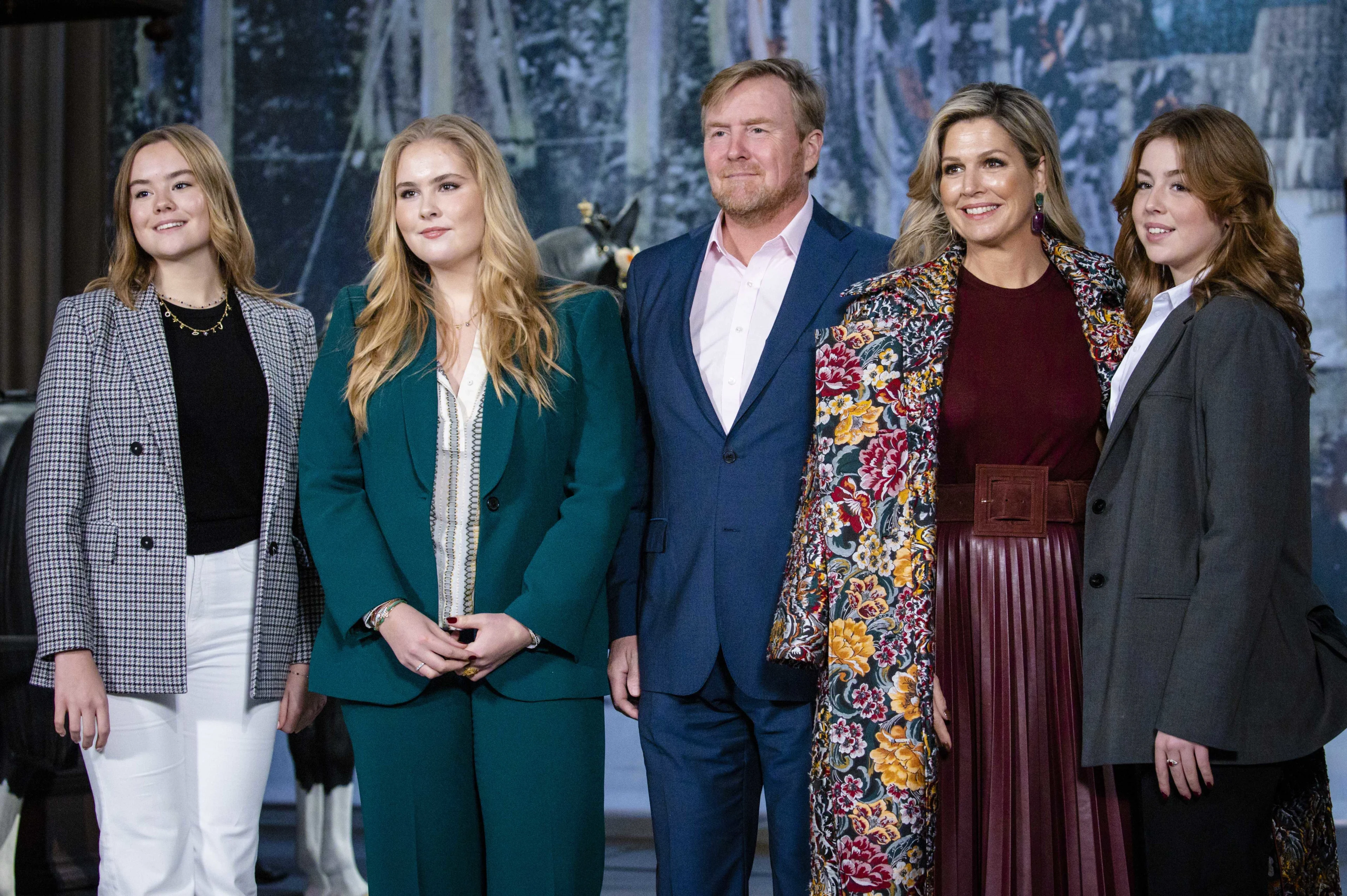 Prinses Amalia voor het eerst in het openbaar sinds dreigingen