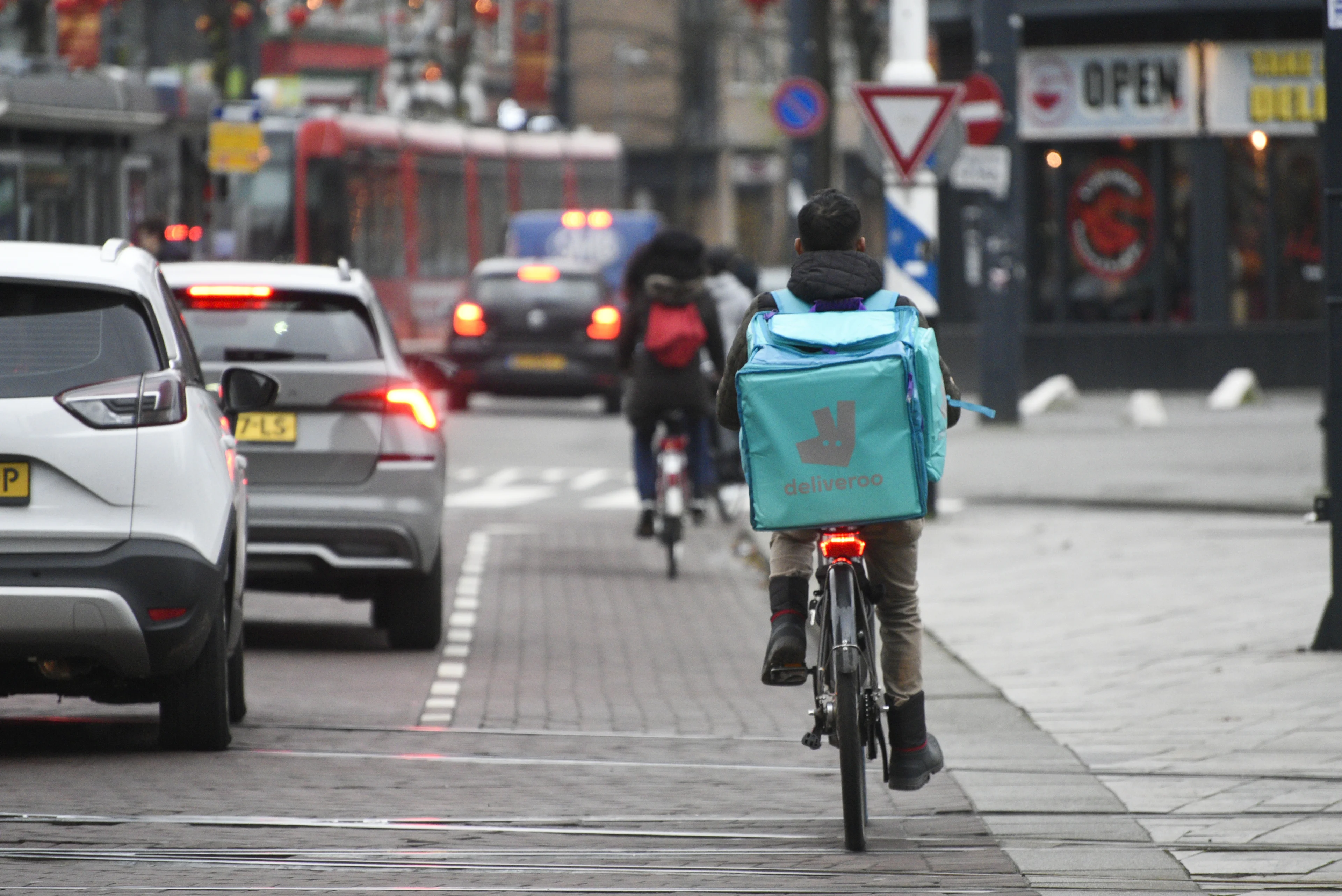 'Bezorgdiensten misleiden klanten met verborgen kosten'