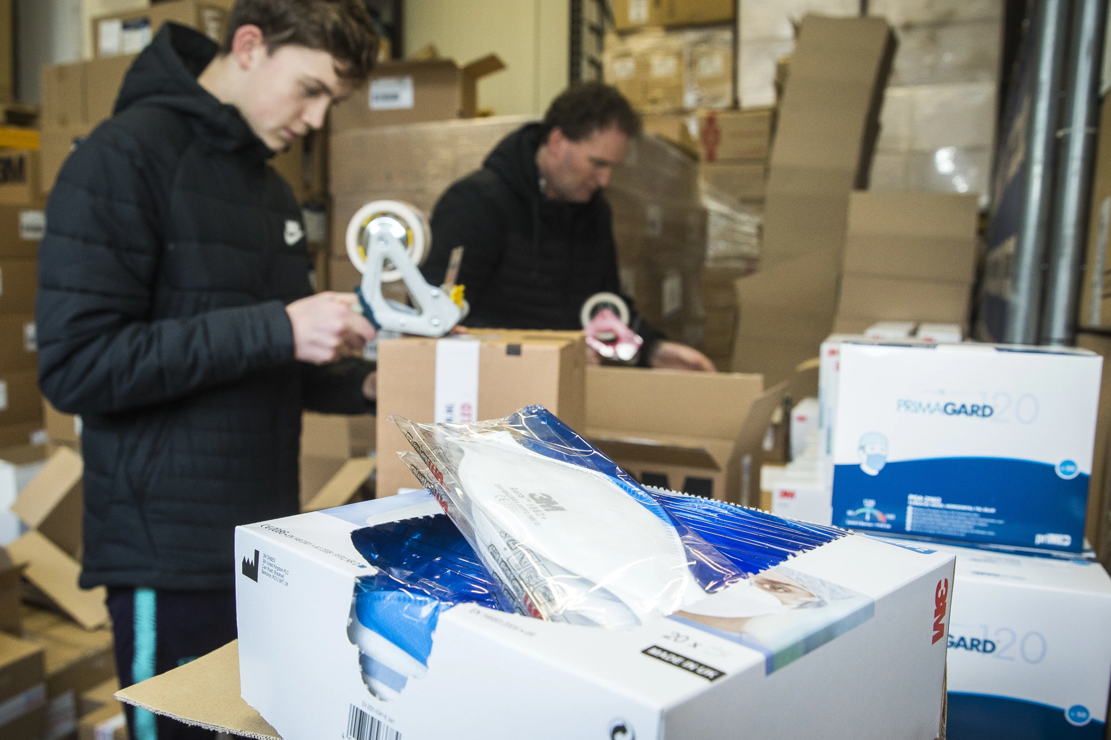 Enorme run op mondkapjes door coronavirus, verkopers door hun voorraad heen