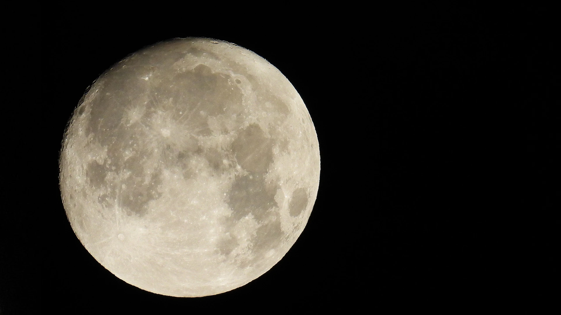 Hemelse nacht voor sterrenkijkers: supermaan én maansverduistering te zien