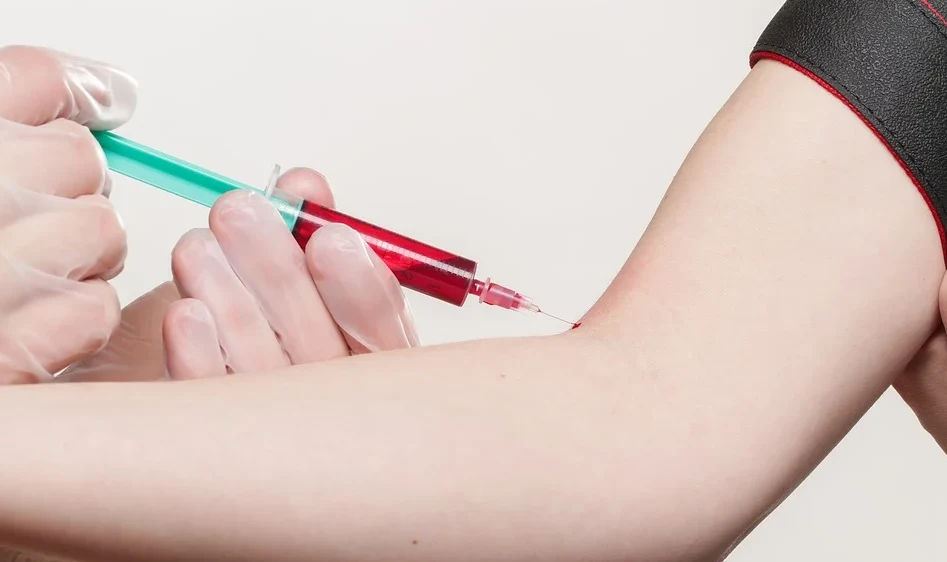 2,5 jaar cel voor 'bloedprikker' die oudere mensen oplichtte en bestal