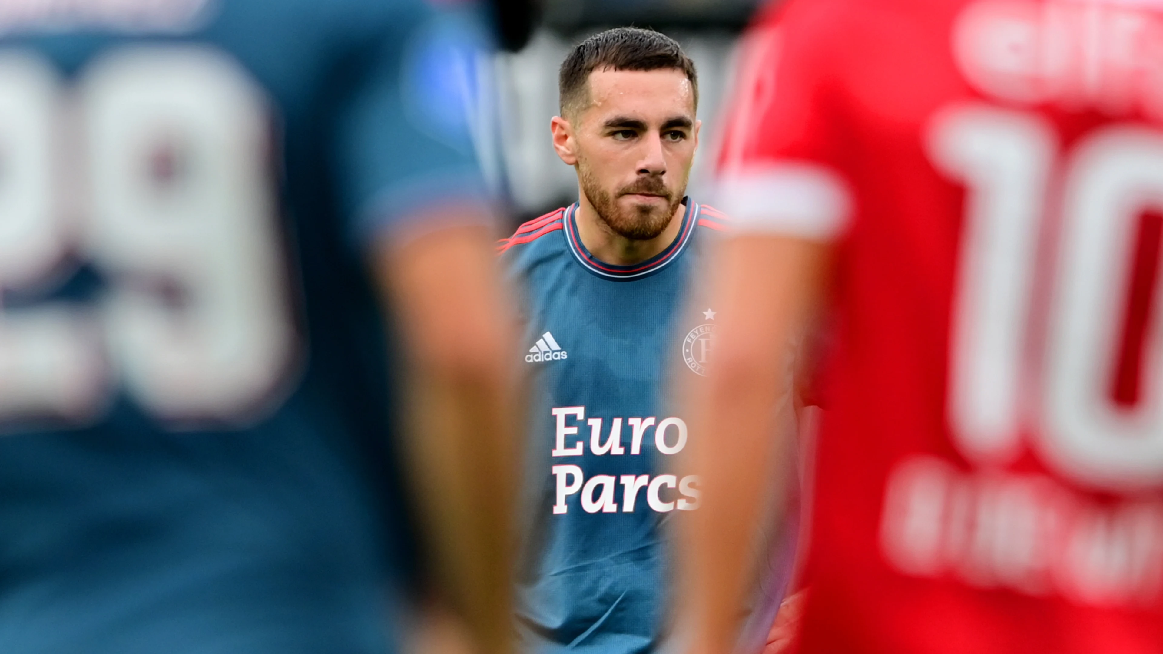 Feyenoord-directeur: rol Kökcü bespreken na weigeren regenboogband