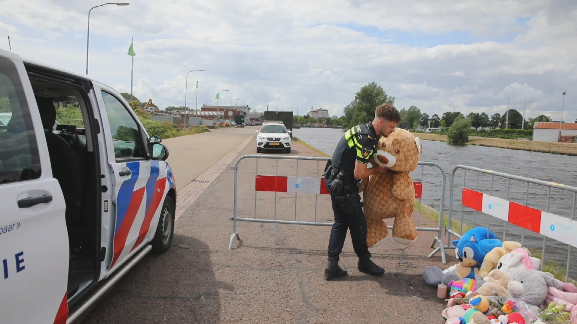 Gestolen knuffels terug bij gedenkplaats voor Jeffrey en Emma