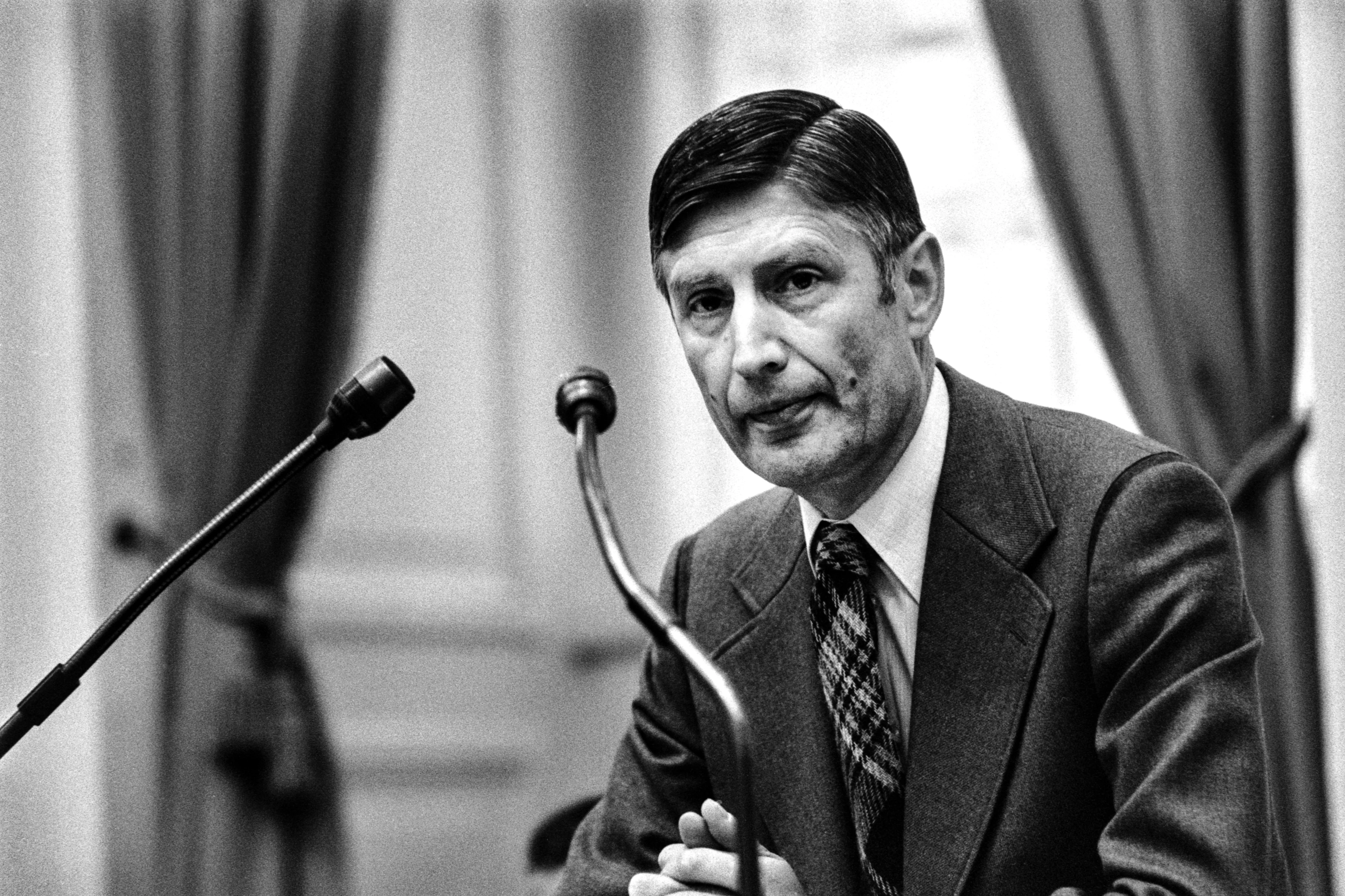 Koningshuis en politici rouwen om oud-premier Van Agt: 'Een bevlogen staatsman'