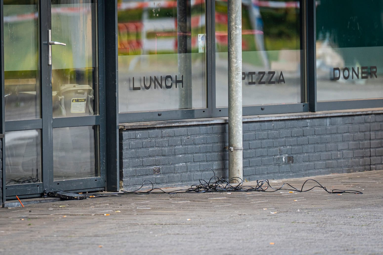 Twee mogelijke explosieven gevonden bij lunchroom in Arnhem