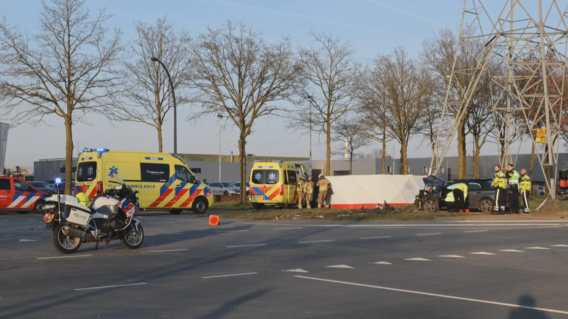 Man (49) overleden na auto-ongeluk in Hengelo, 22-jarige aangehouden