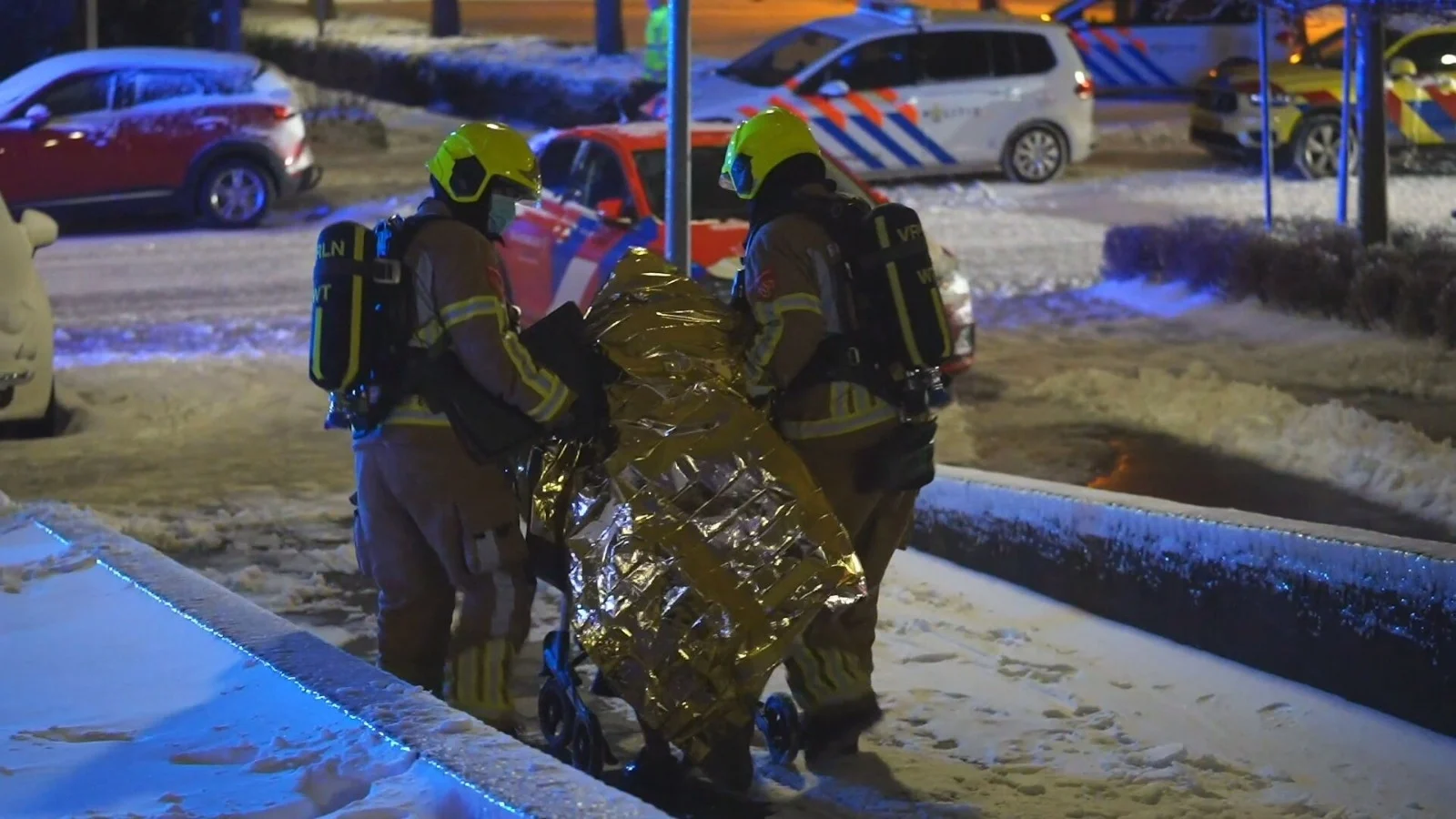 Brandweer haalt zwaargewonde vrouw uit brandende woning in Weert
