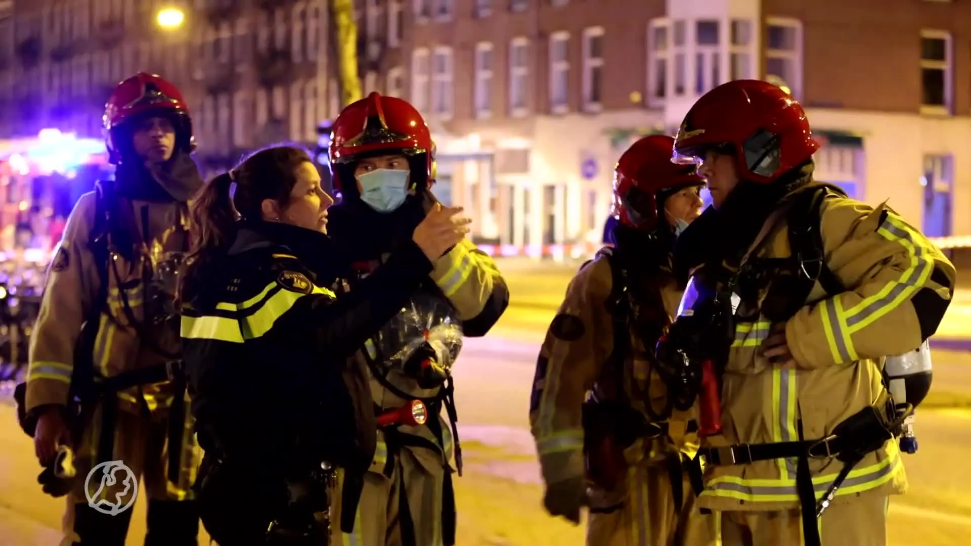 Flinke schade na plofkraak op pinautomaat in Amsterdam, drie verdachten opgepakt