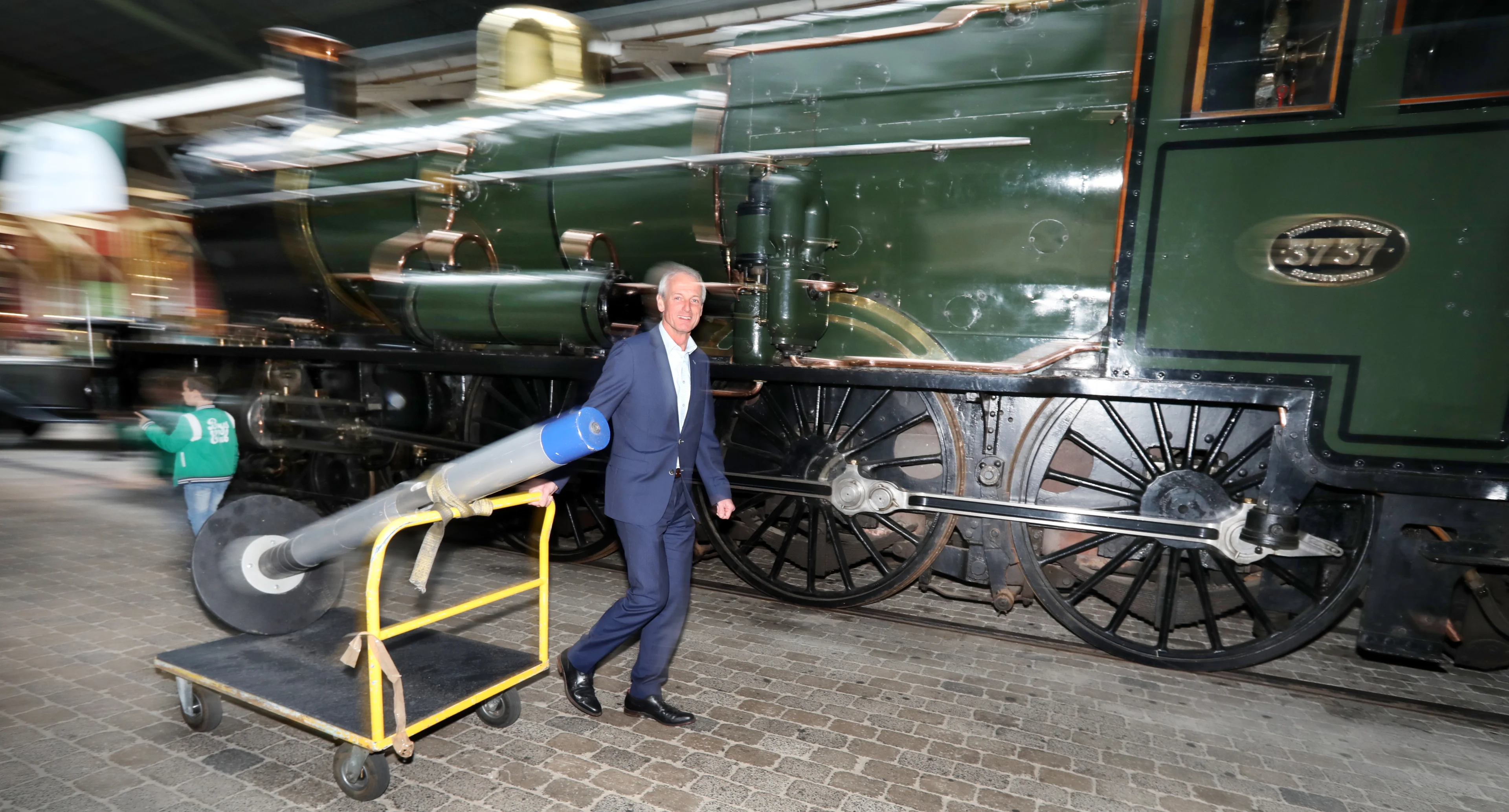 Roken op stations vanaf vandaag verboden, laatste rookpaal eindigt in Spoorwegmuseum