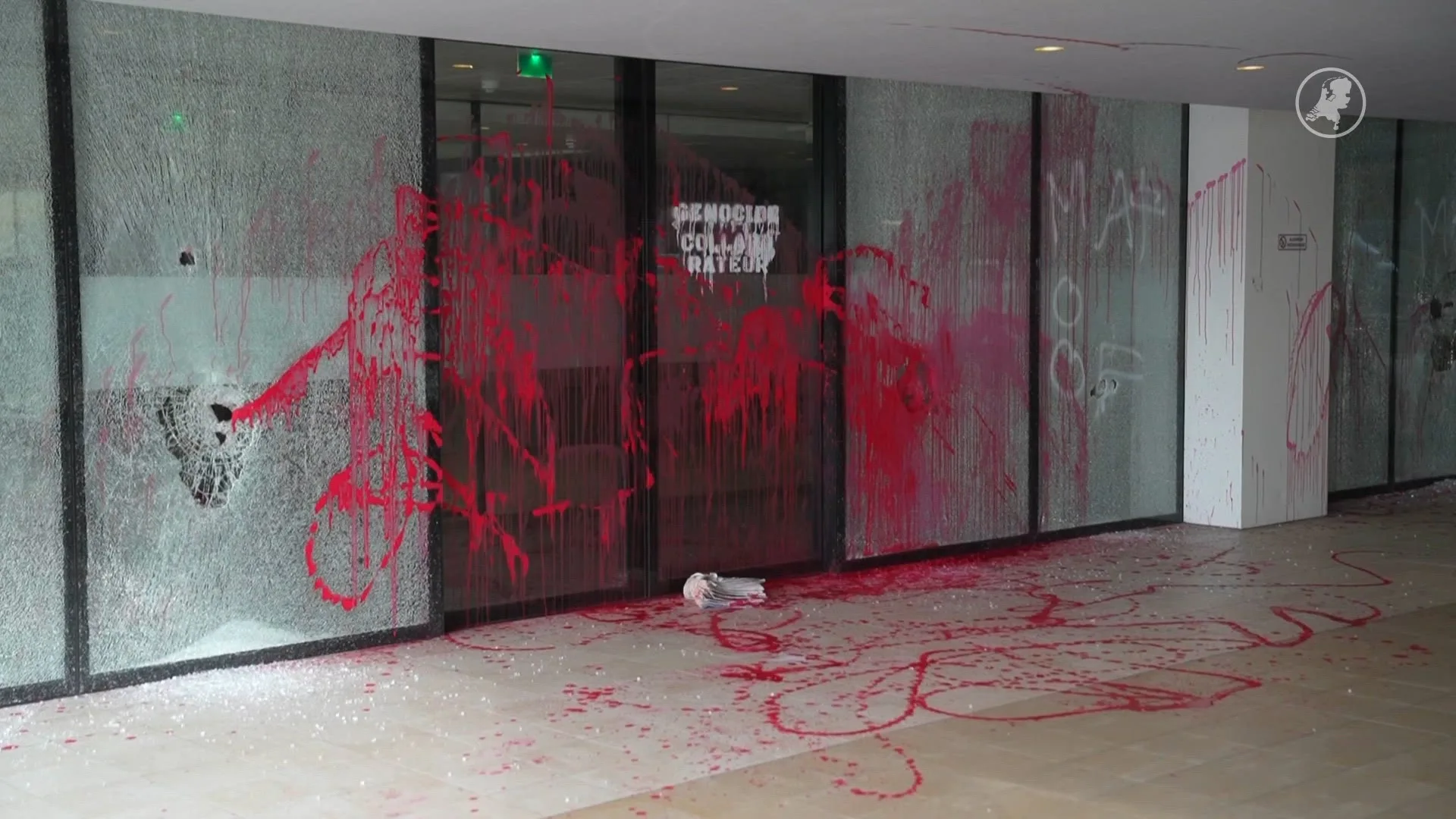 Kantoor transportbedrijf beklad en ruiten ingeslagen, meerdere aanhoudingen