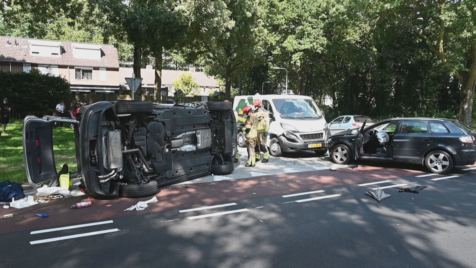 Meerdere gewonden bij ernstig ongeluk tussen drie auto's in Tilburg