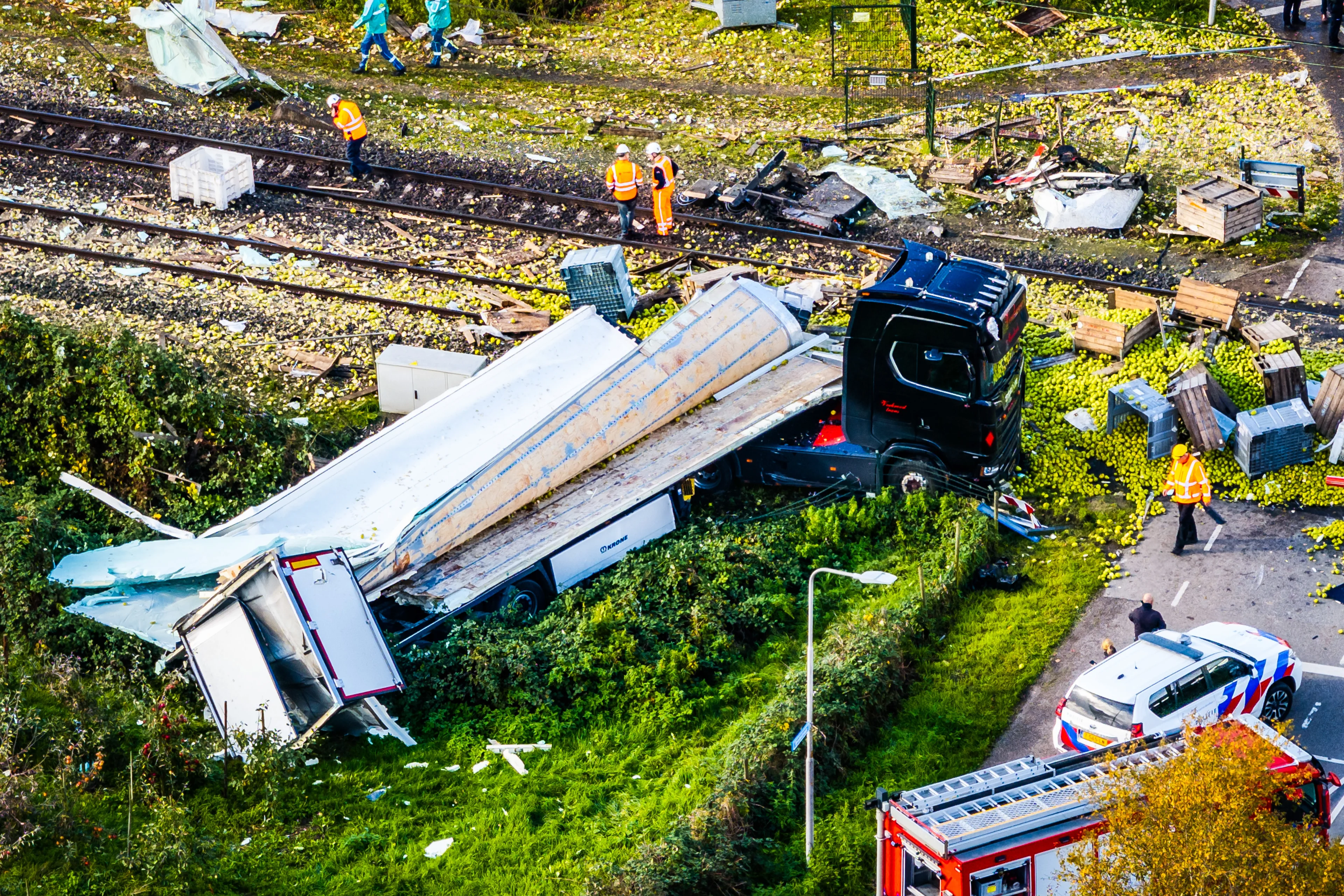 Advies ProRail: rijd door slagboom als je vaststaat op een spoorwegovergang